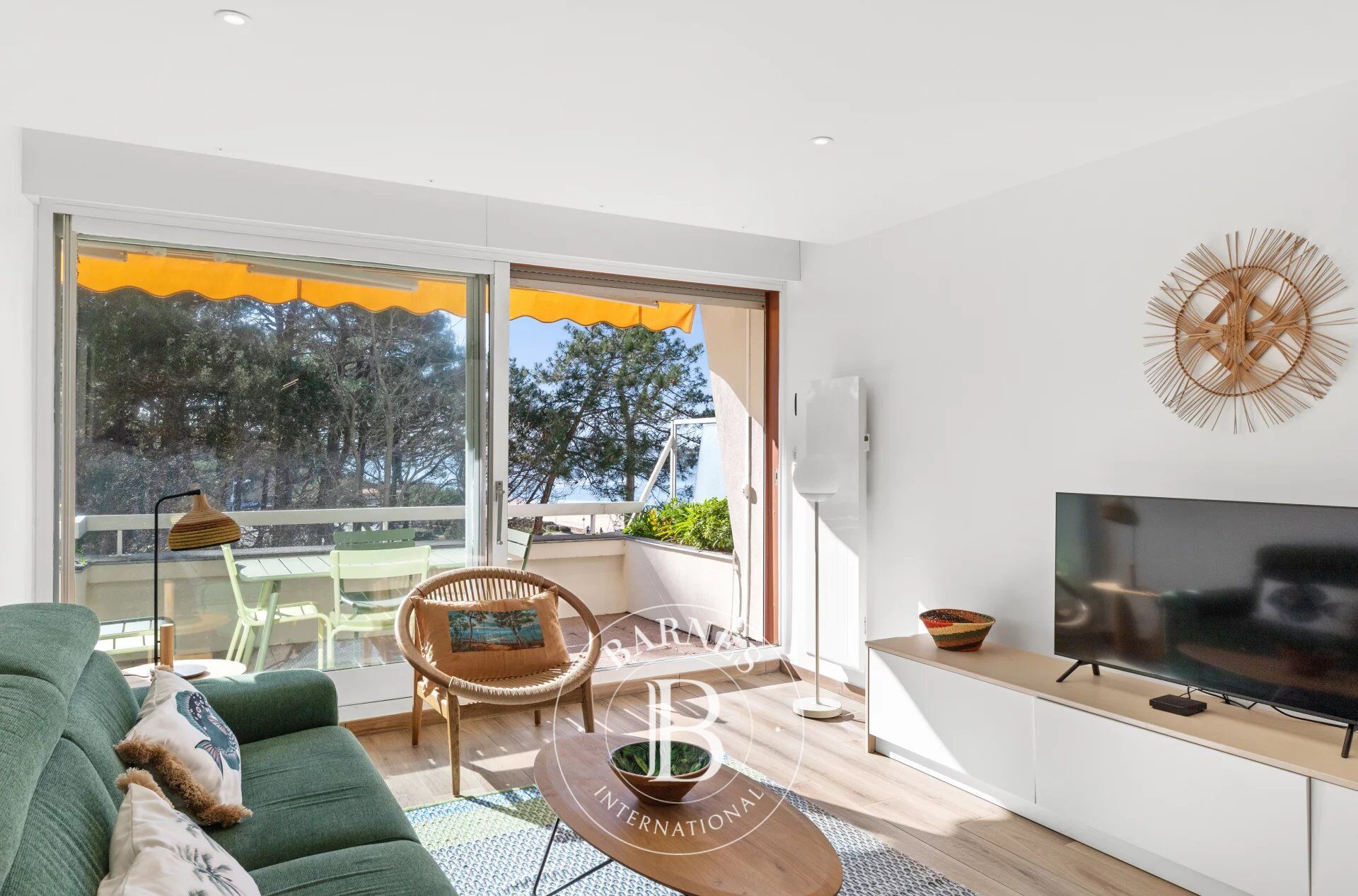 MAGNIFIQUE APPARTEMENT EN PREMIERE LIGNE AVEC VUE PANORAMIQUE AU MOULLEAU - picture 2