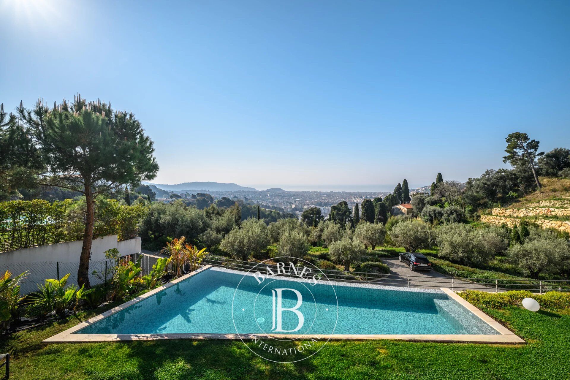 NICE GAIRAUT - CONTEMPORARY VILLA WITH PANORAMIC SEA VIEW - picture 2