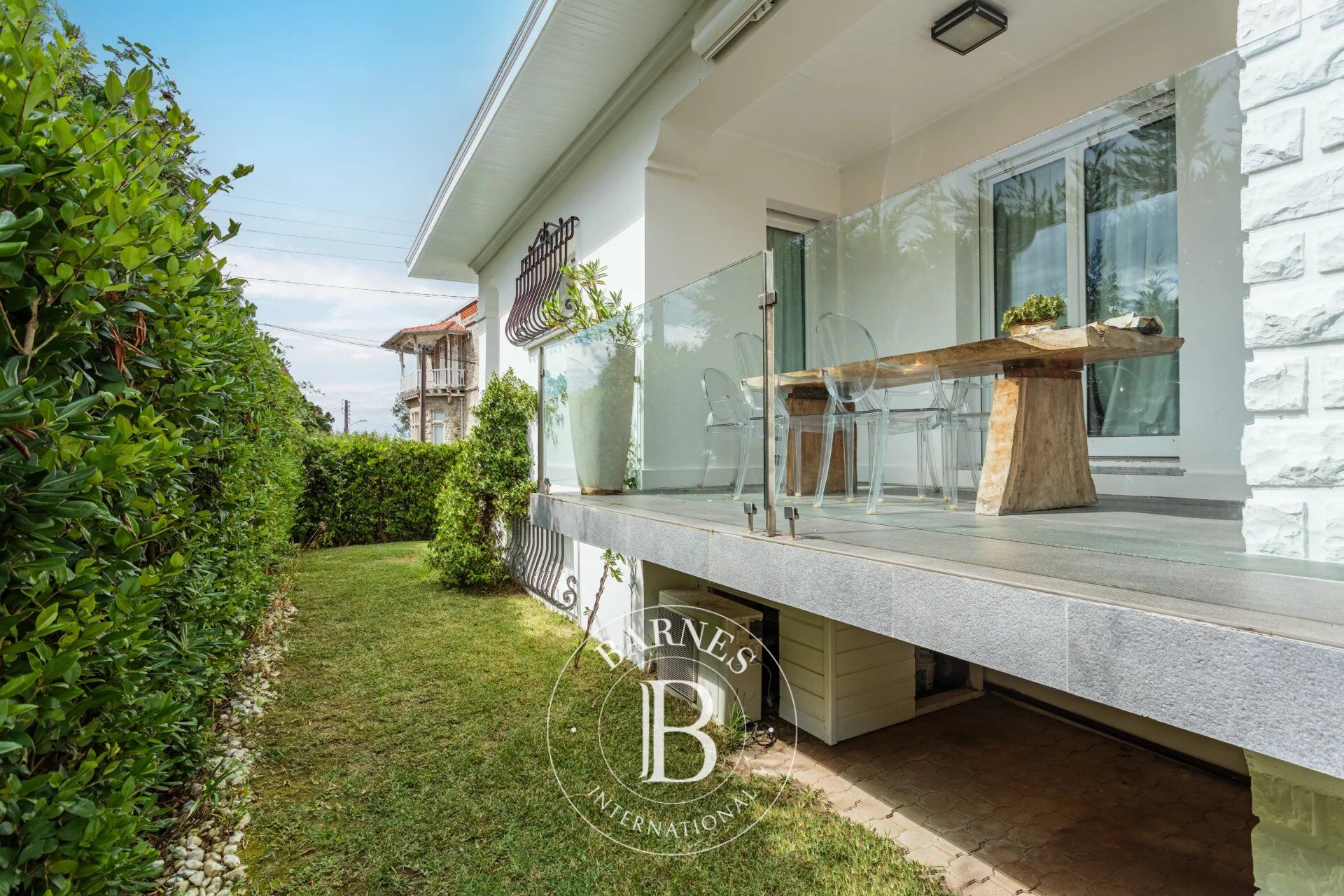 BIARRITZ - MAISON DE 200 M² AU CALME AVEC JARDIN ET PISCINE - picture 2