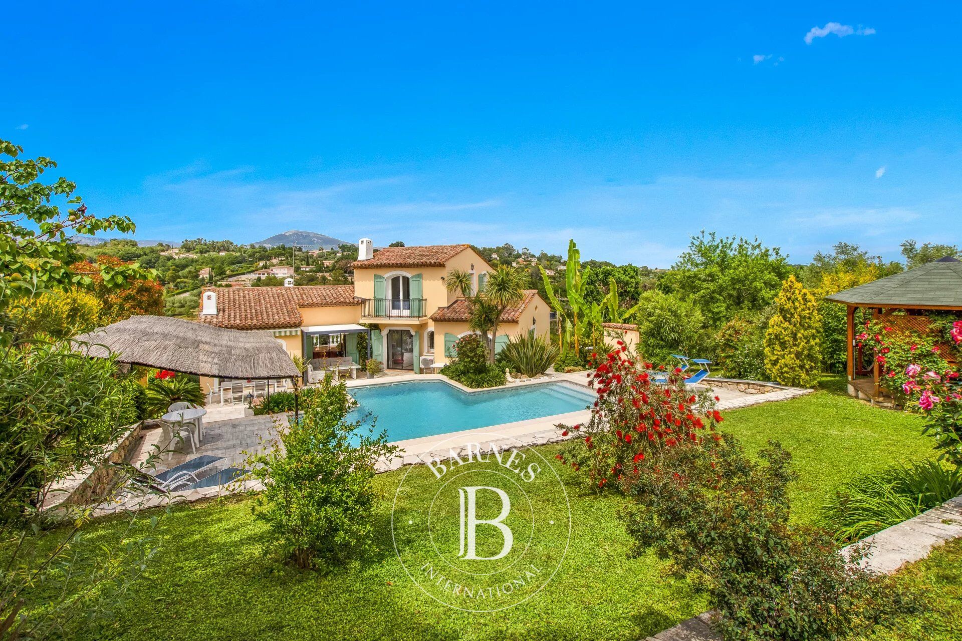 MOUANS-SARTOUX – VILLA IN A PEACEFUL SETTING – PANORAMIC VIEWS - picture 1