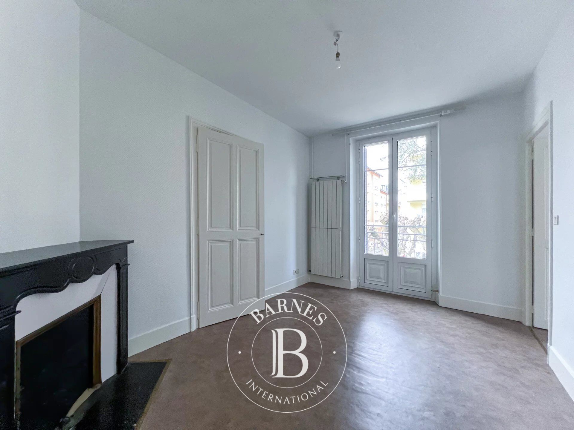 BARNES AIX-LES-BAINS  -  CENTRE-VILLE - APPARTEMENT 4 PIECES - 3 CHAMBRES - CAVE - picture 3