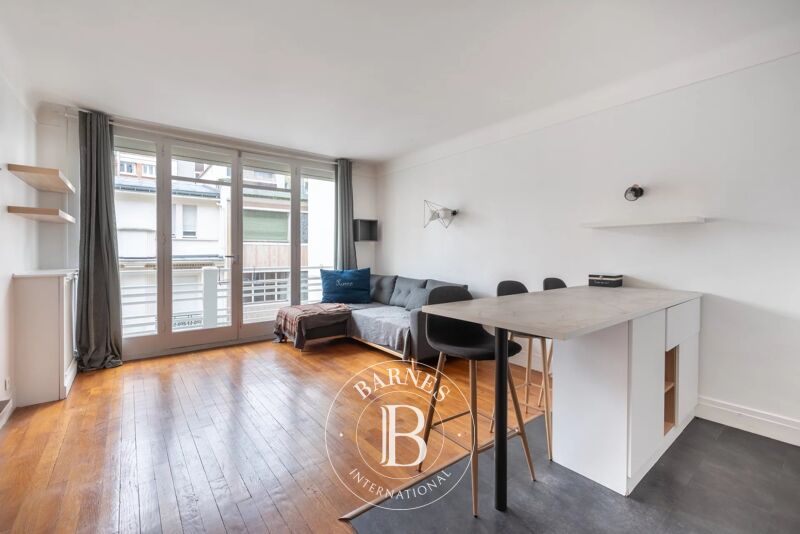 Paris 16 - North Auteuil - One-bedroom - wide balcony