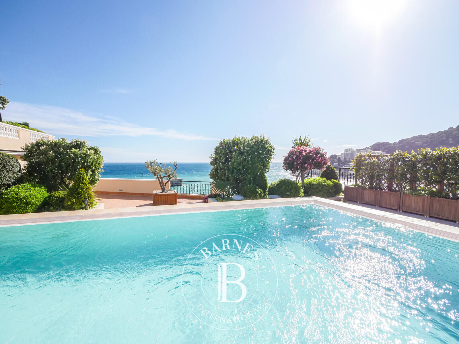 FONTVIEILLE - 7 PIÈCES AVEC PISCINE PRIVÉE - DERNIER ÉTAGE - picture 2