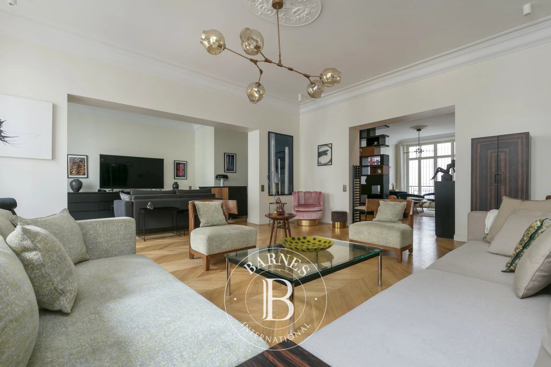 Paris 8 - Square du Roule - 223m² (2,433sqft) - 3 bedrooms - Renovated - picture 2