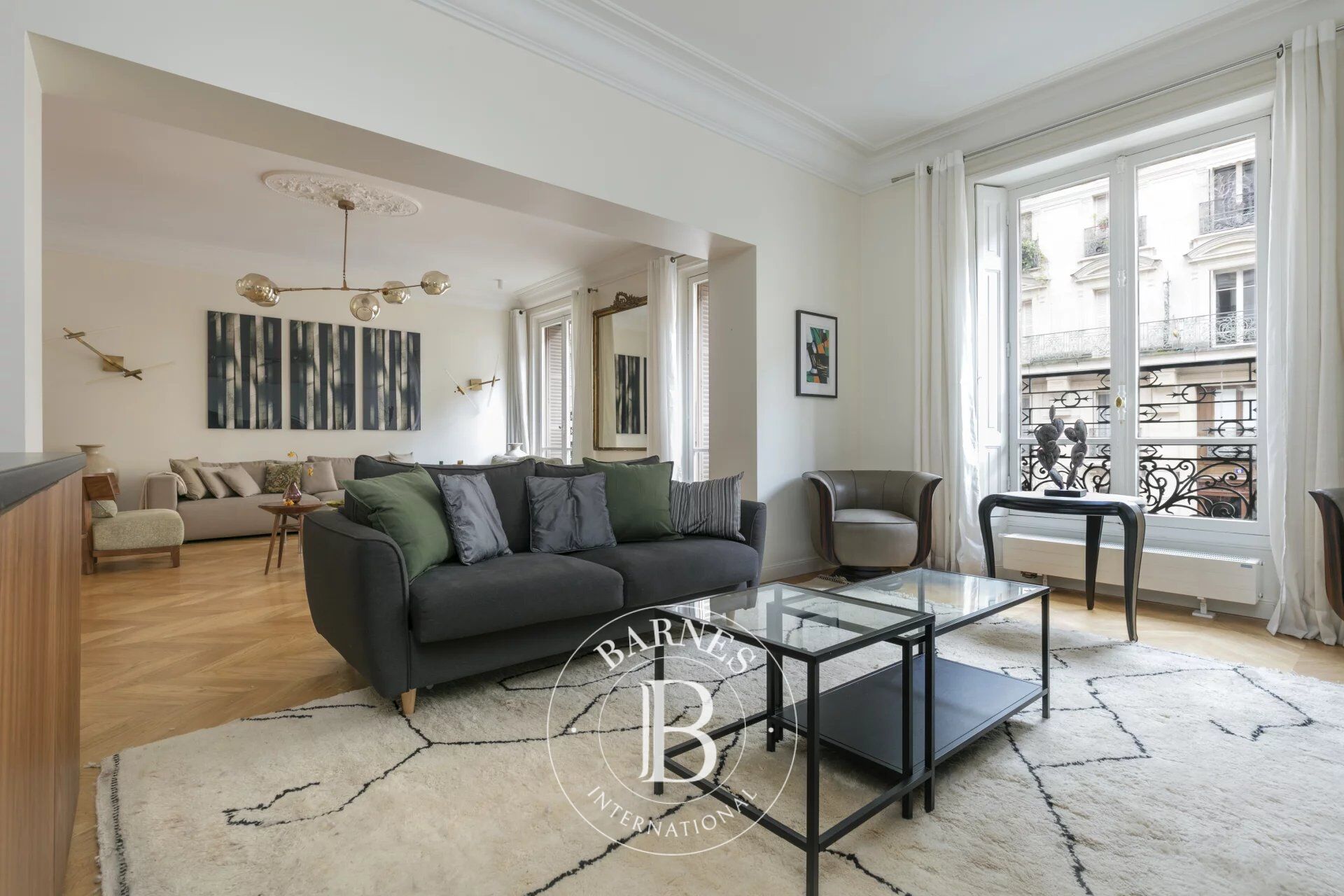 Paris 8 - Square du Roule - 223m² (2,433sqft) - 3 bedrooms - Renovated - picture 3