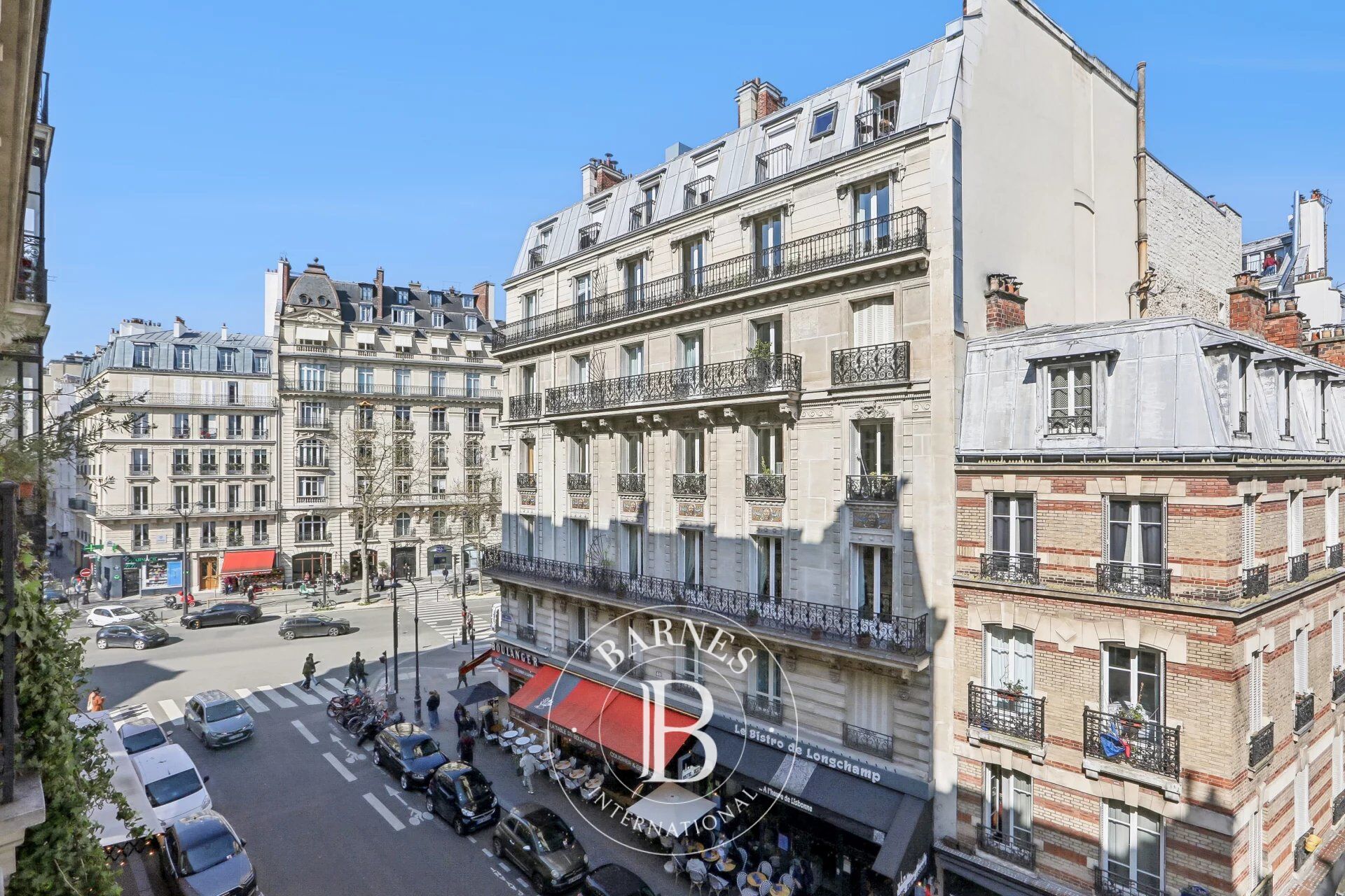 Paris 16 - Trocadéro / Iéna - High Floor - 2 Bedrooms - picture 2