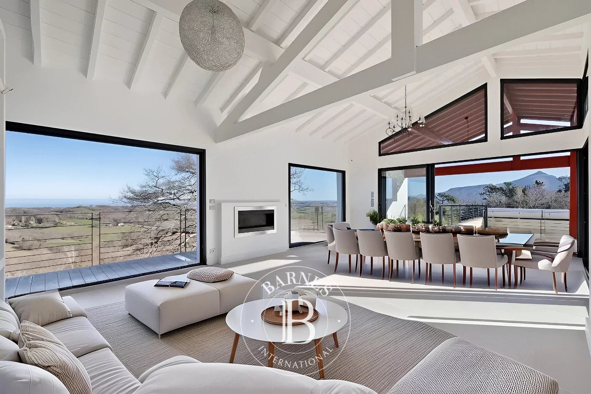 URRUGNE, MAISON CONTEMPORAINE AVEC VUE MER ET MONTAGNE - picture 1