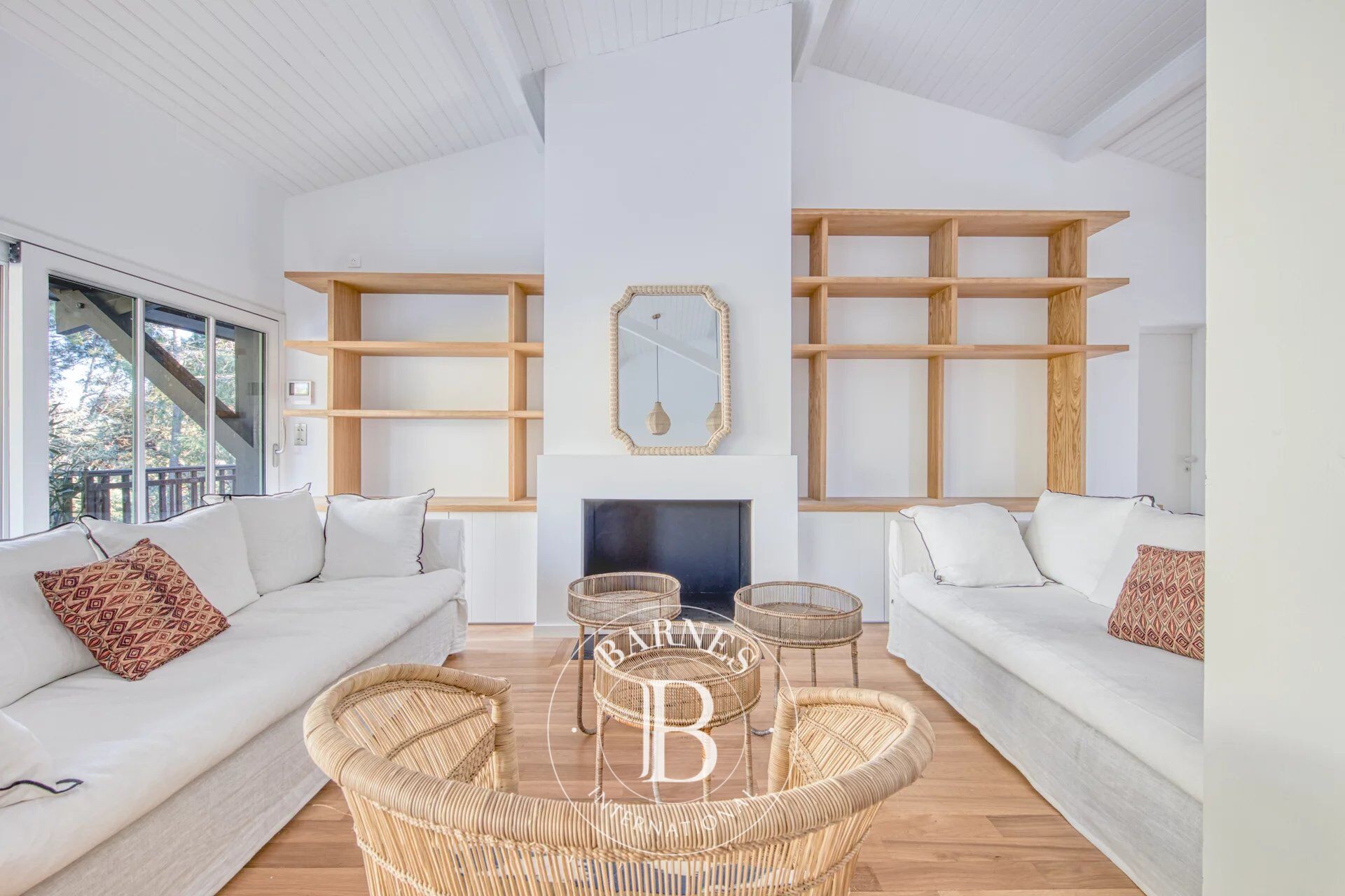 VILLA ENTIÈREMENT RÉNOVÉE, À PROXIMITÉ IMMÉDIATE DE L’OCÉAN, À LA POINTE DU CAP FERRET - picture 2