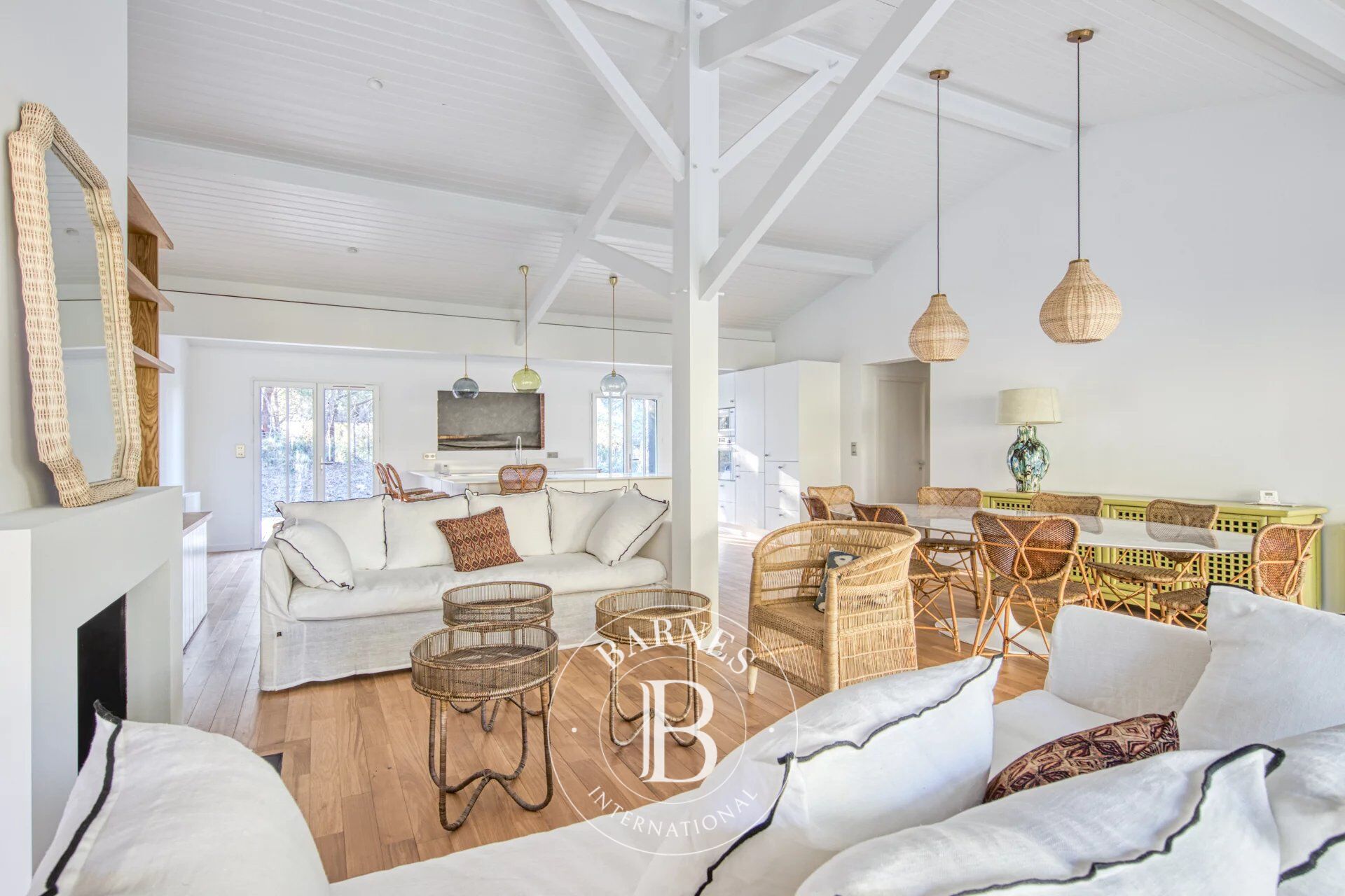 FULLY RENOVATED VILLA, CLOSE TO THE OCEAN, AT THE CAP FERRET POINTE - picture 1