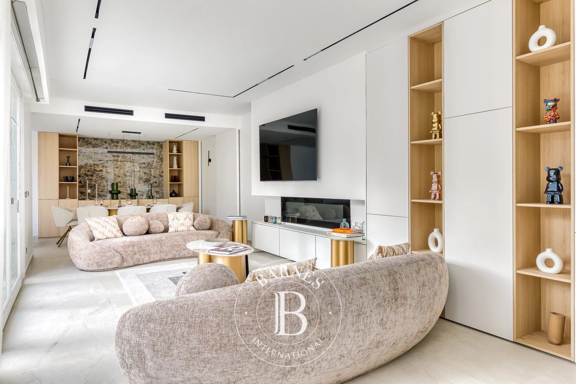 Deauville, close to the beach - 211m² (2,271 sq ft) renovated villa with terrace - picture 3