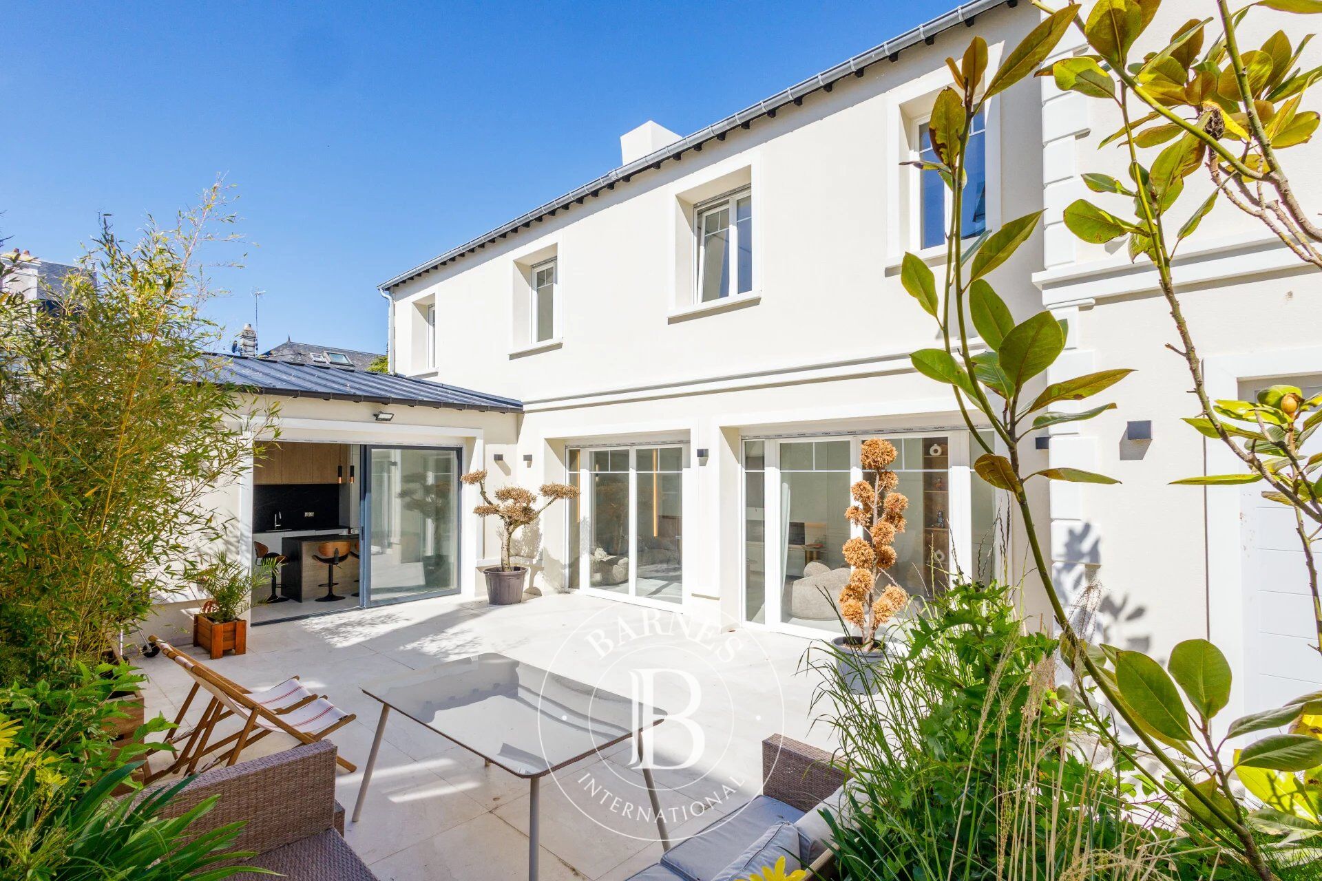 Deauville, close to the beach - 211m² (2,271 sq ft) renovated villa with terrace - picture 1