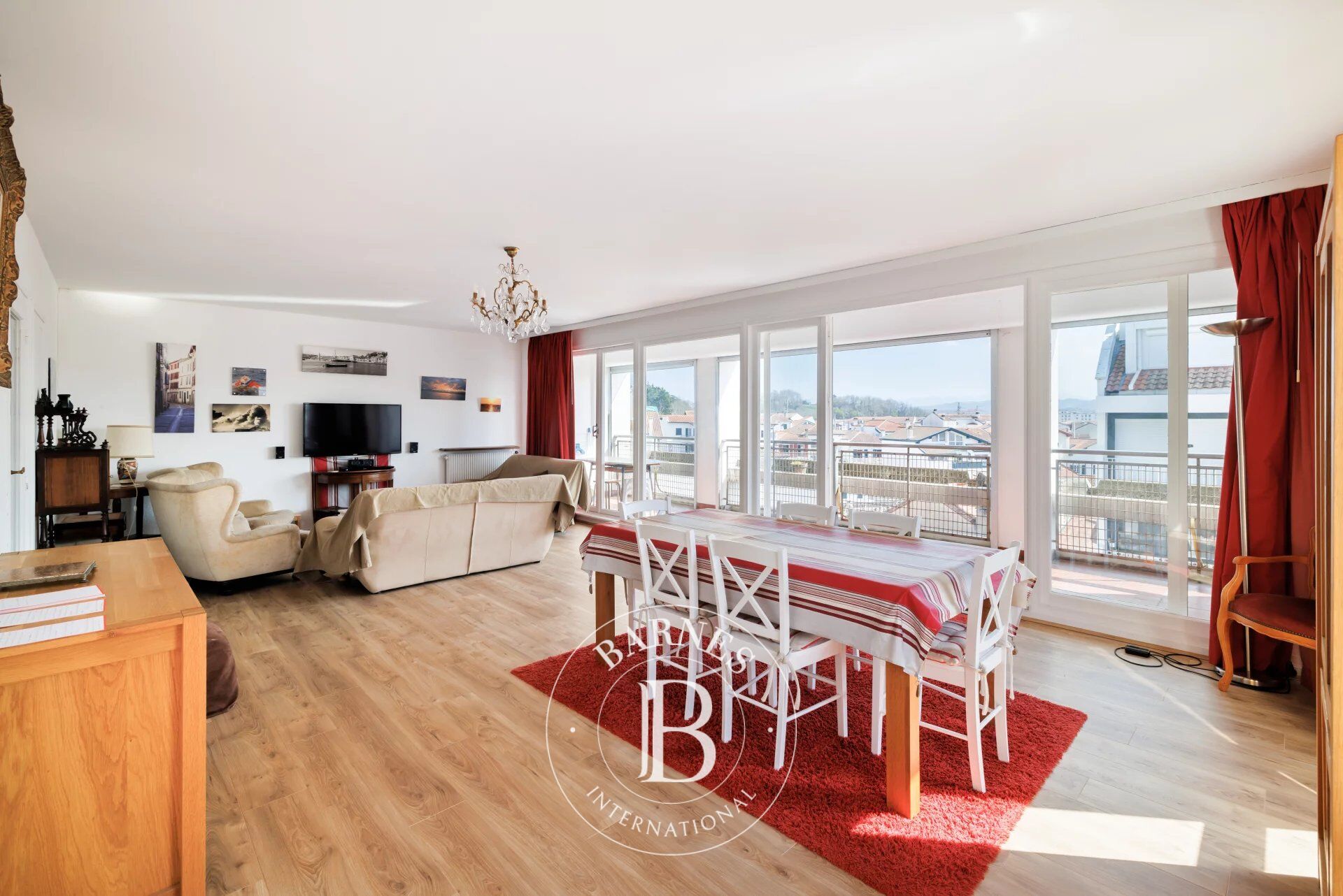 SAINT JEAN DE LUZ, DERNIER ETAGE AVEC TERRASSE VUE MONTAGNES - picture 1