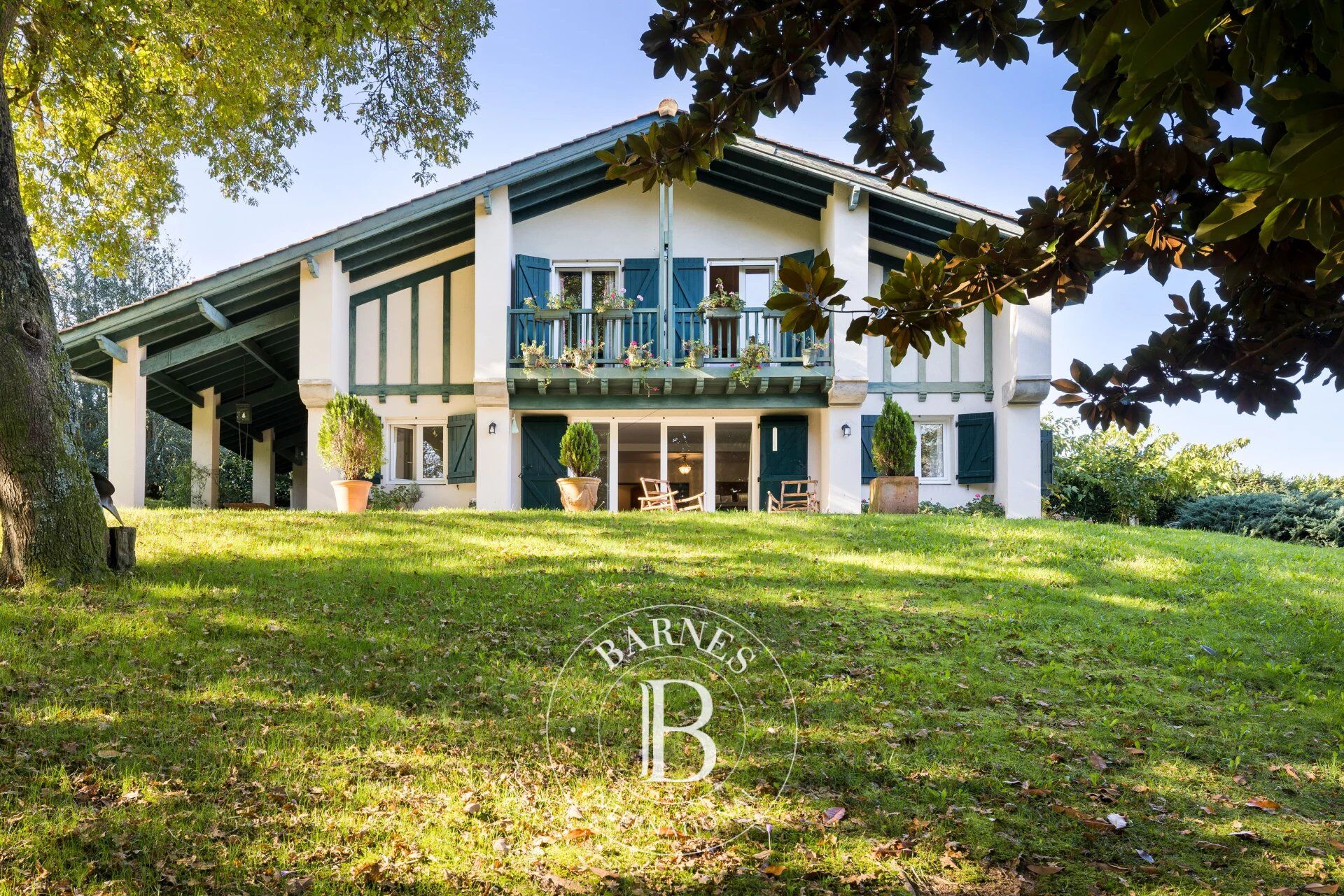 URRUGNE, CASA DE 220 M² RODEADA DE VEGETACIÓN - picture 1