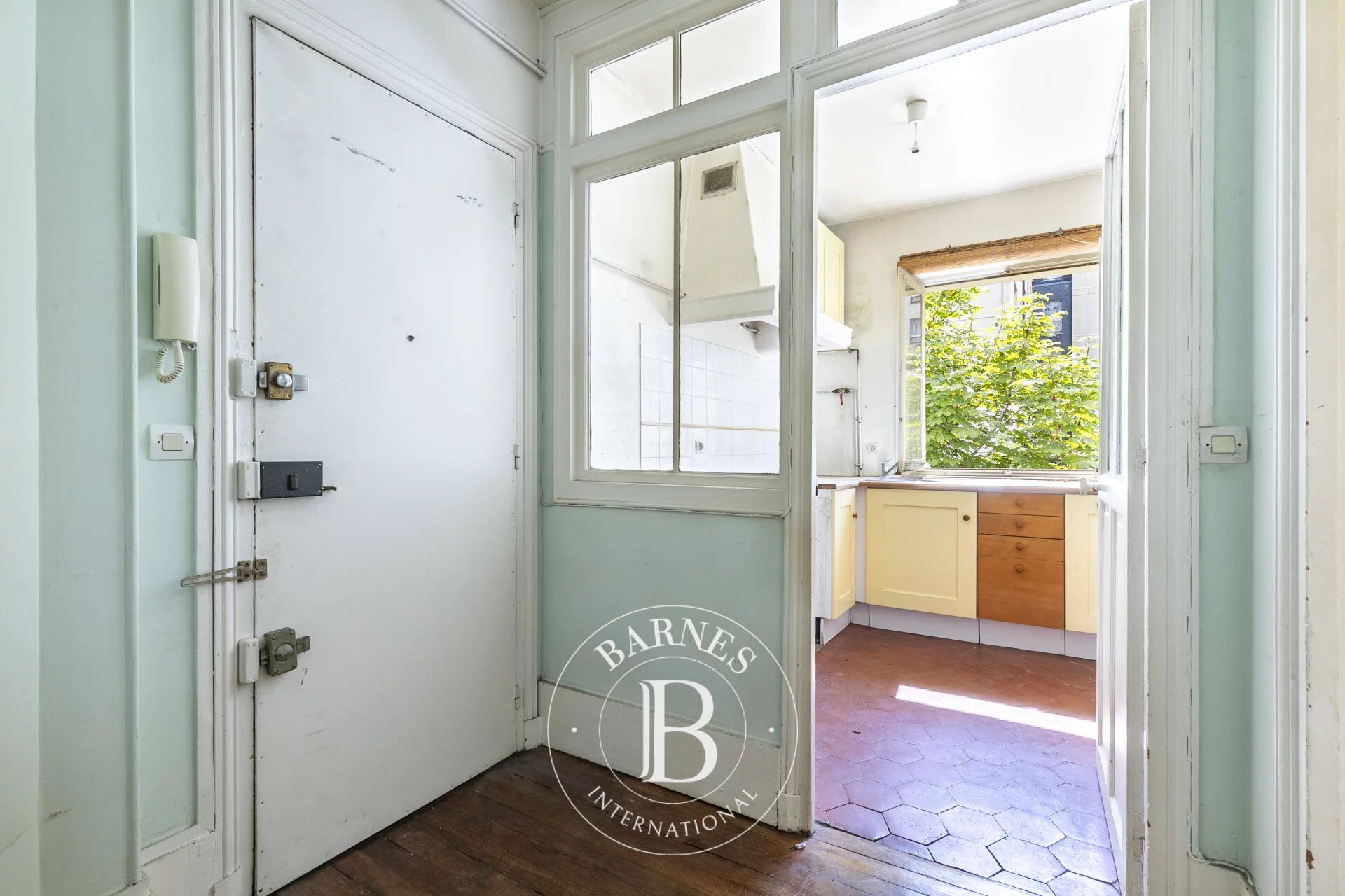 PARIS 15 -  APARTMENT - SAINT CHARLES - 1 OR 2 BEDROOMS - picture 3