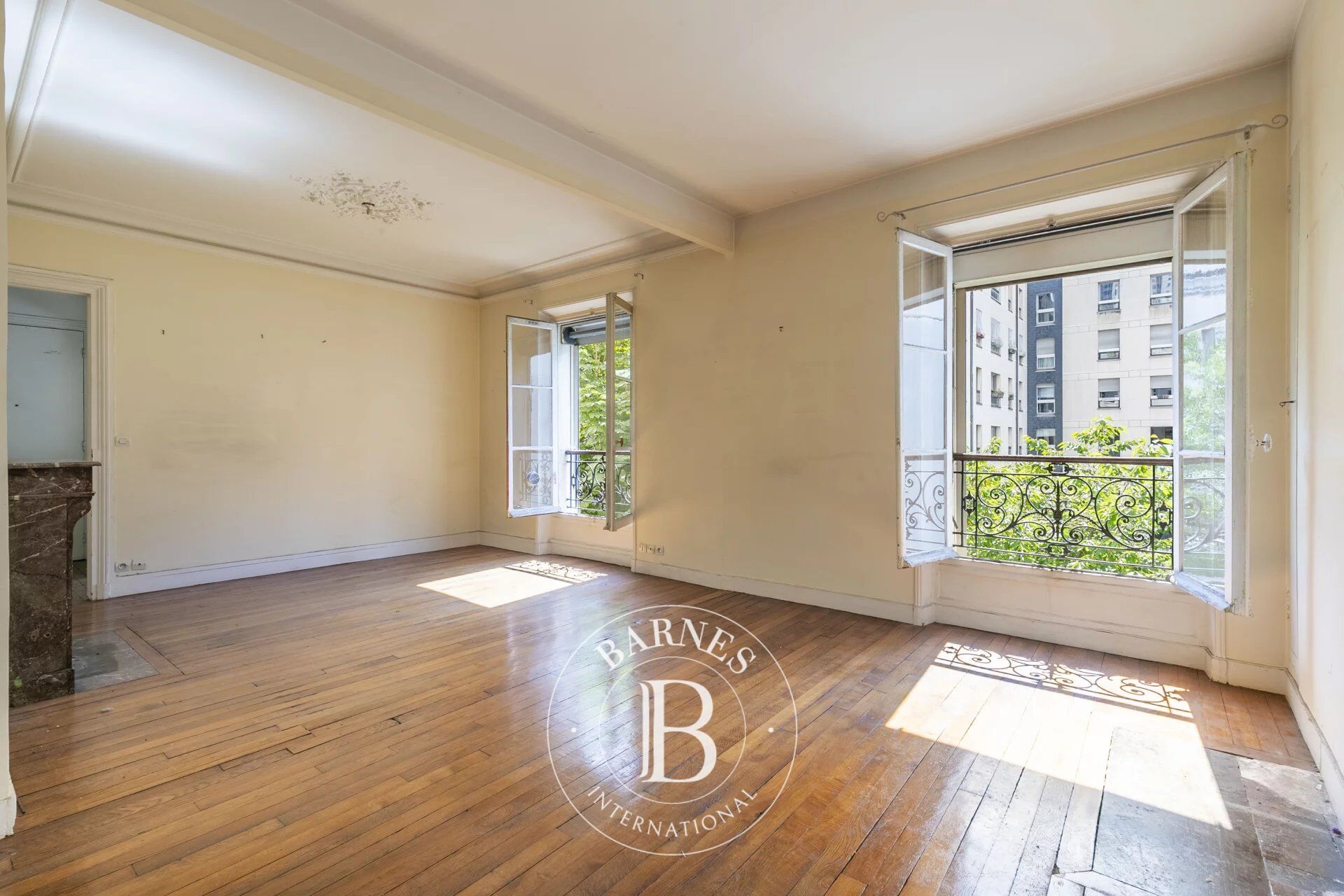 PARIS 15 -  APARTMENT - SAINT CHARLES - 1 OR 2 BEDROOMS - picture 2