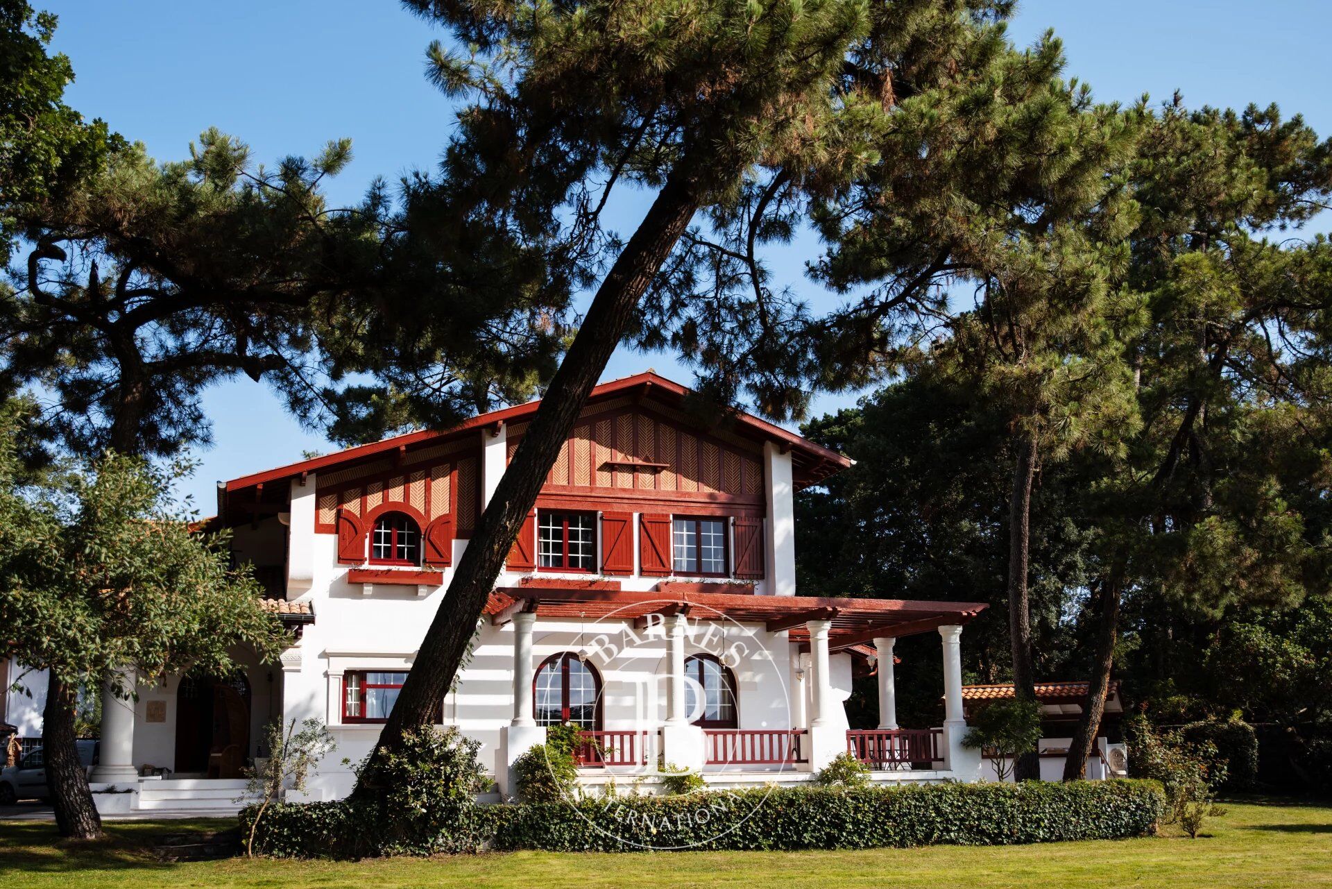 ICONIC – Splendide villa landaise avec piscine et accès direct au lac - picture 2