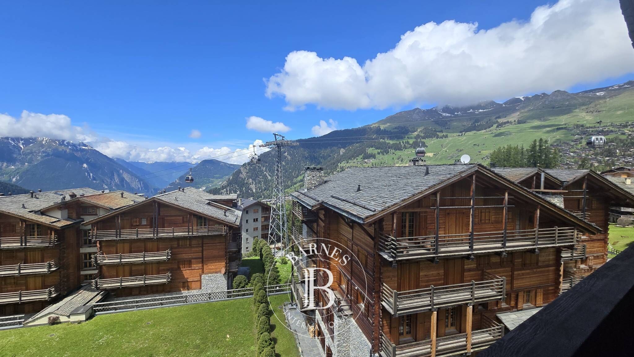 Appartement d’Exception à Médran – Combles Luxueux avec Vue Panoramique! - picture 1