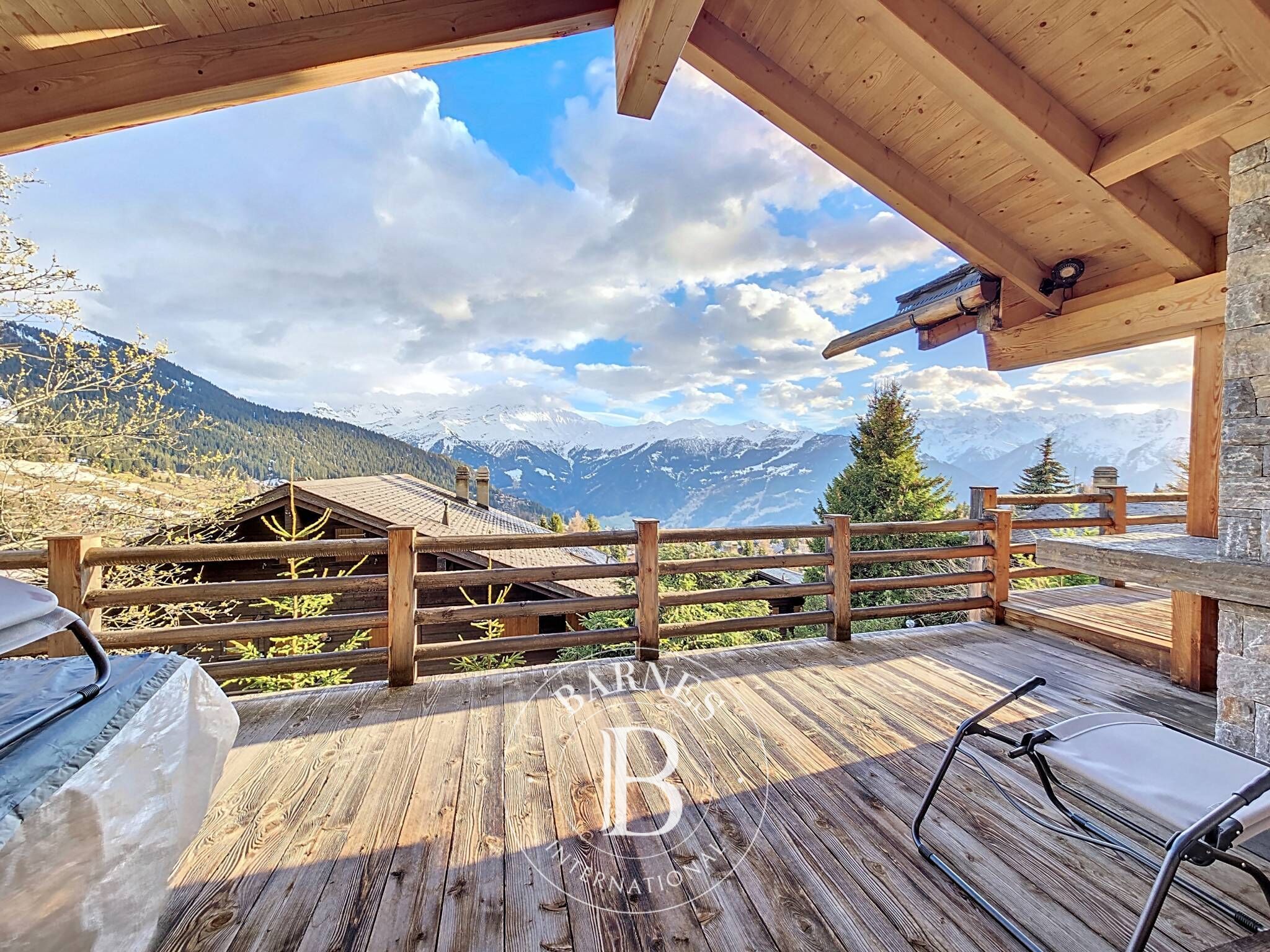 Weight : Superbe Chalet Familial avec Vue Panoramique!  - picture 1