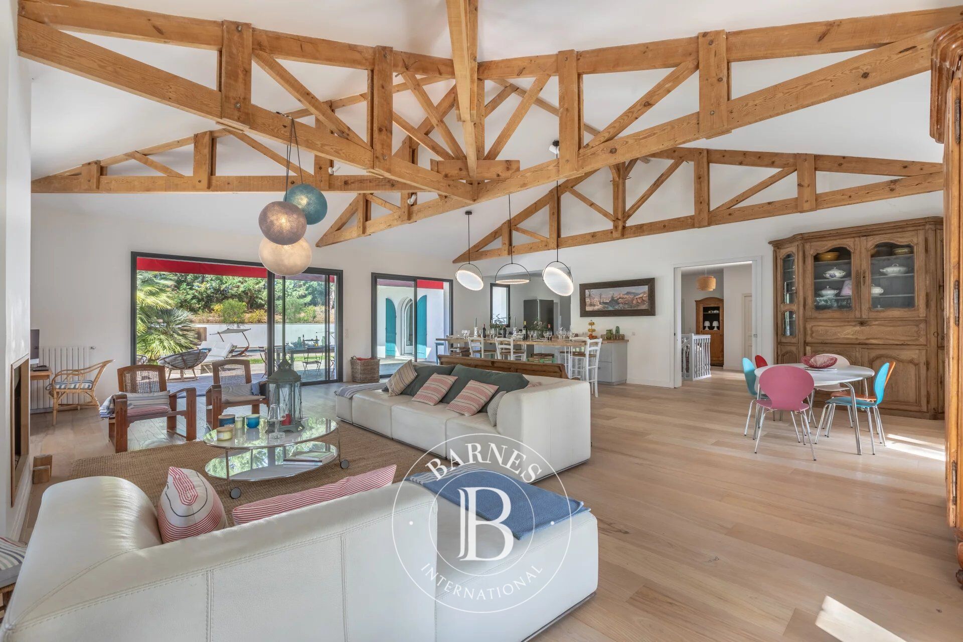 VILLA «LIBERTY» AU CŒUR DU MOULLEAU AVEC PISCINE – CAPACITÉ 15 PERSONNES - picture 1