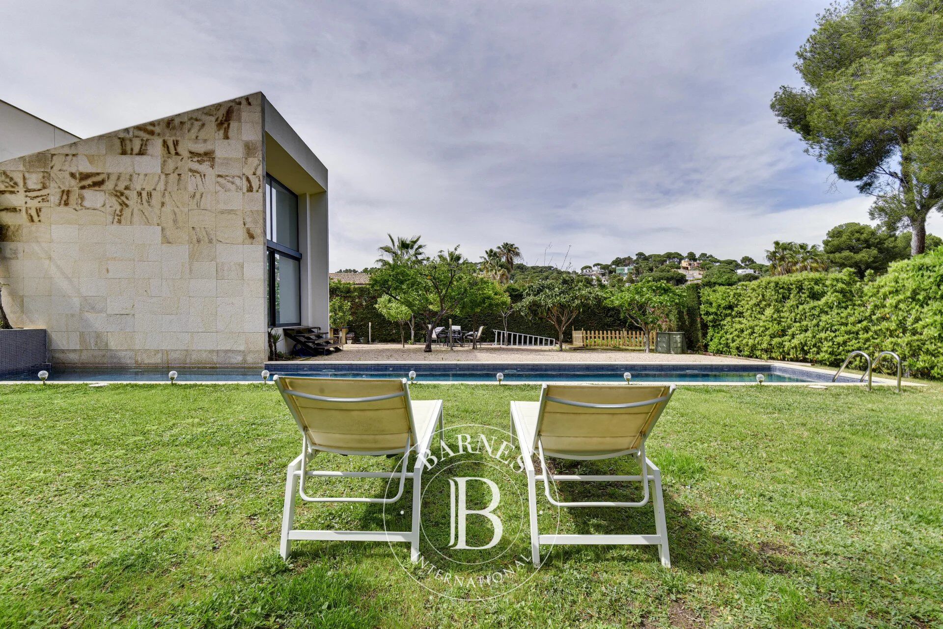 Fantástica villa moderna con vistas al mar y a pocos minutos a pie de la playa, en la prestigiosa urbanización de Torre Valentina, Sant Antoni de Calonge, Costa Brava. - picture 2