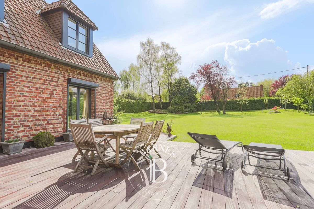 Bondues, in the countryside, 6 bedroom house on 2200 m² - picture 1