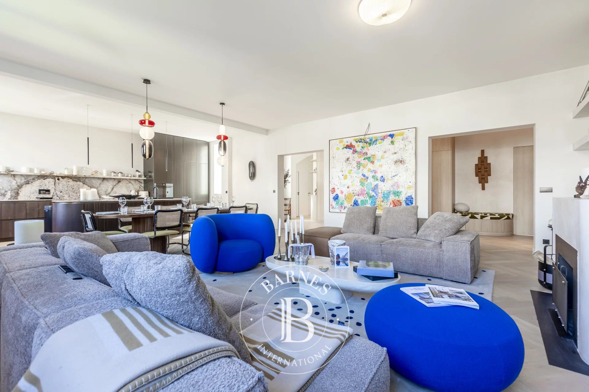 PARIS 08 - APPARTEMENT - 2 CHAMBRES - picture 2