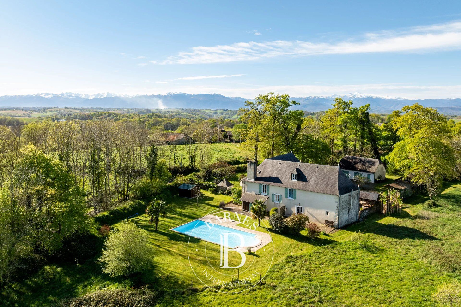 MUY BONITA CASA BEARNESA CON ANEXO Y PISCINA - picture 1