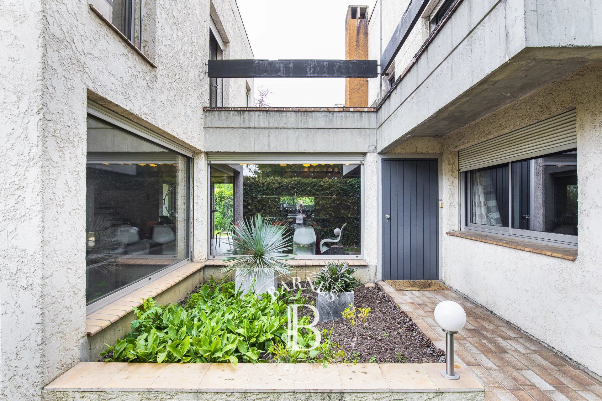 MAISON D'ARCHITECTE DE 245 M² - BLAGNAC CENTRE - picture 2