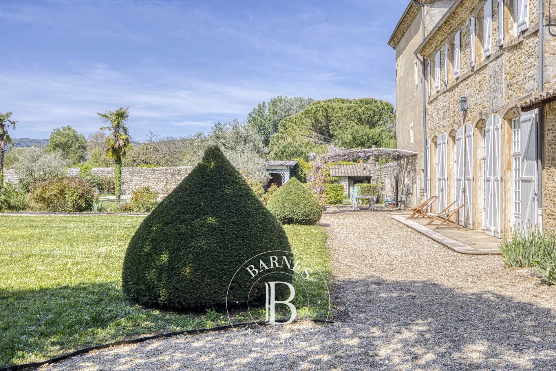 Barnes Drôme - Sud Valence - Propriété du XVIIIème avec jardin à la française - Terrain de 2,3 hectares - Piscine - picture 3