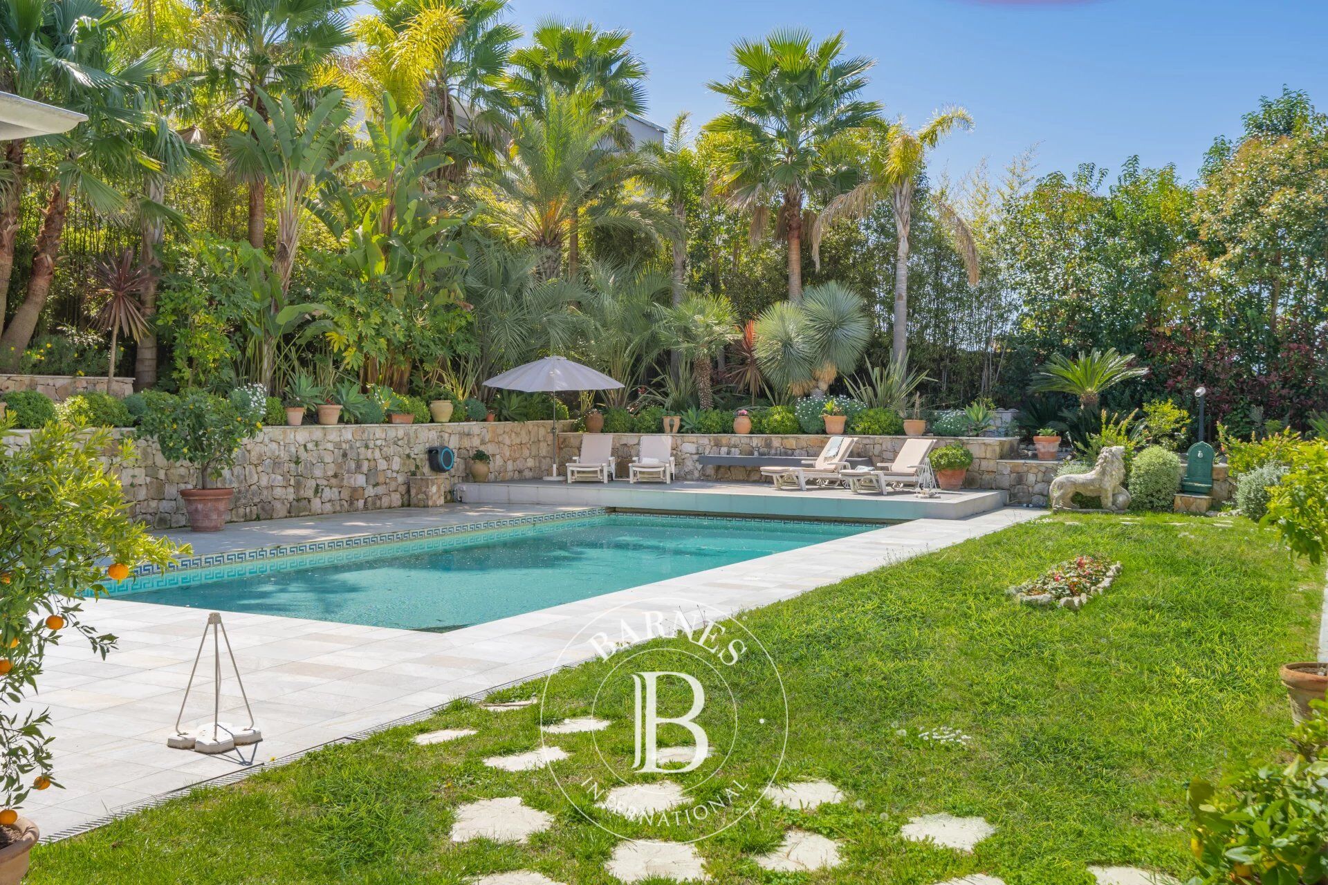 MOUGINS – PRIVATE ESTATE – NEAR MOUGINS SCHOOL - picture 1