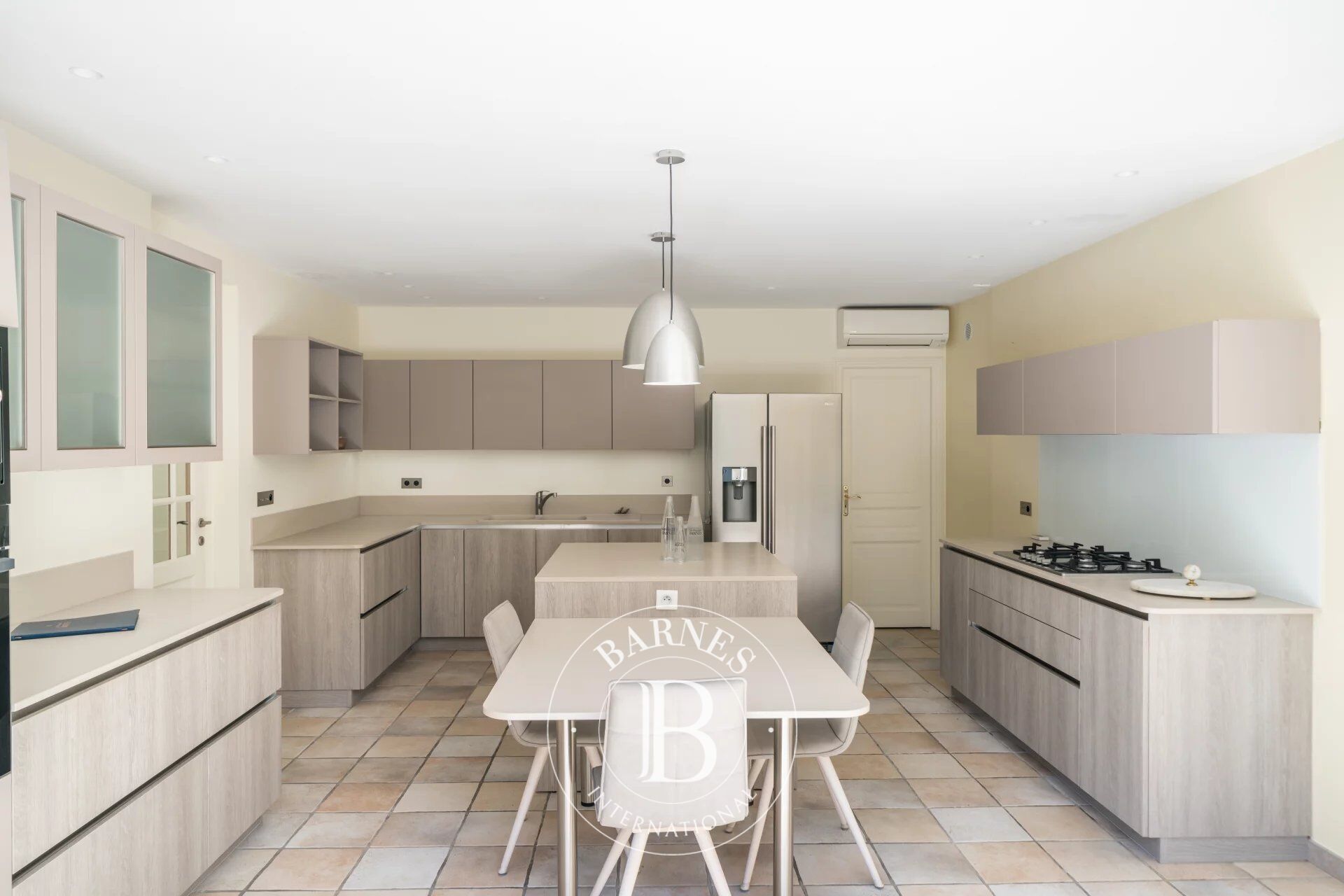 MOUGINS – PRIVATE ESTATE – NEAR MOUGINS SCHOOL - picture 3