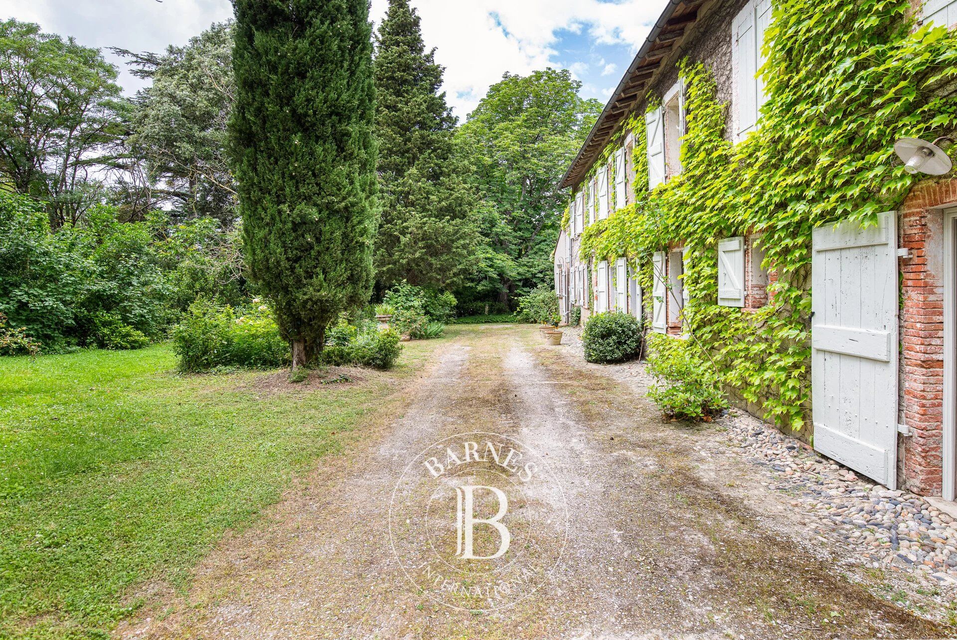 CARAMAN MAISON DE 330 m² sur terrain de 1,2 hectare - picture 1