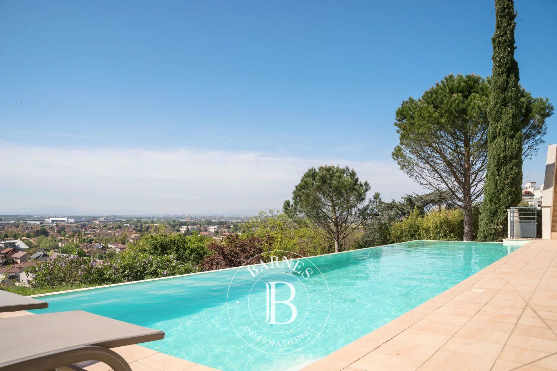 Chassieu - Maison d'architecte d'environ 210 m² - 5 Chambres - Terrasses - Piscine - Terrain 920 m² - Garage - picture 1