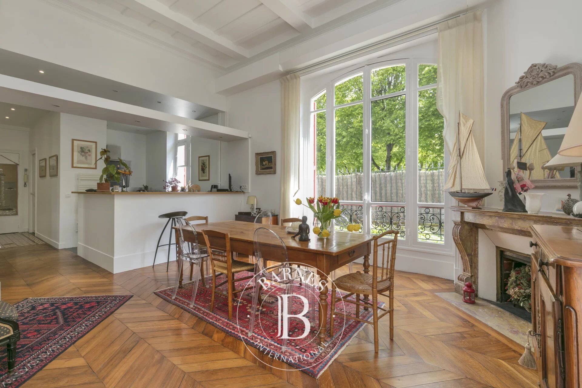 RARE - Exclusivité - Saint Germain en Laye - Appartement dans hôtel particulier avec terrasse - picture 1