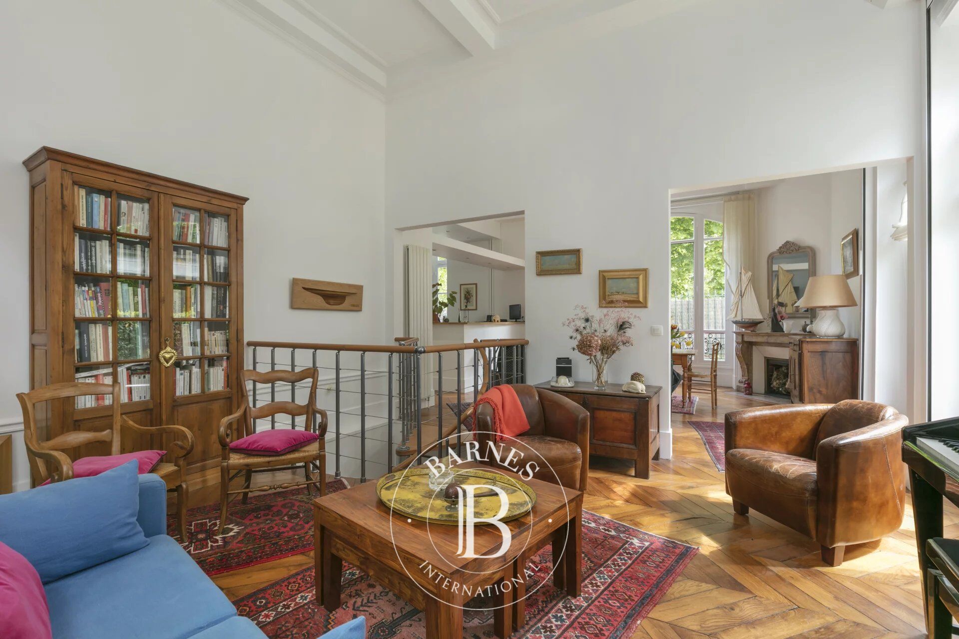 RARE - Exclusivité - Saint Germain en Laye - Appartement dans hôtel particulier avec terrasse - picture 2