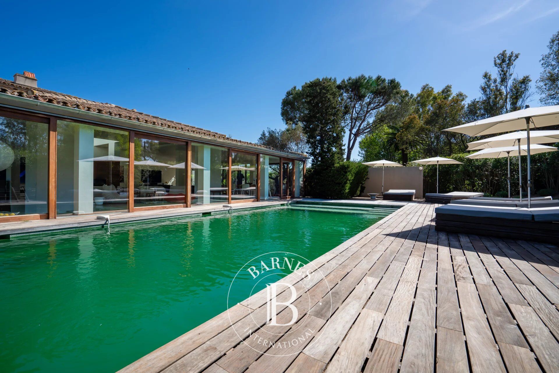 RAMATUELLE - TAHITI - 5 BEDROOMS - SWIMMING POOL - CLOSE TO THE BEACH - picture 3