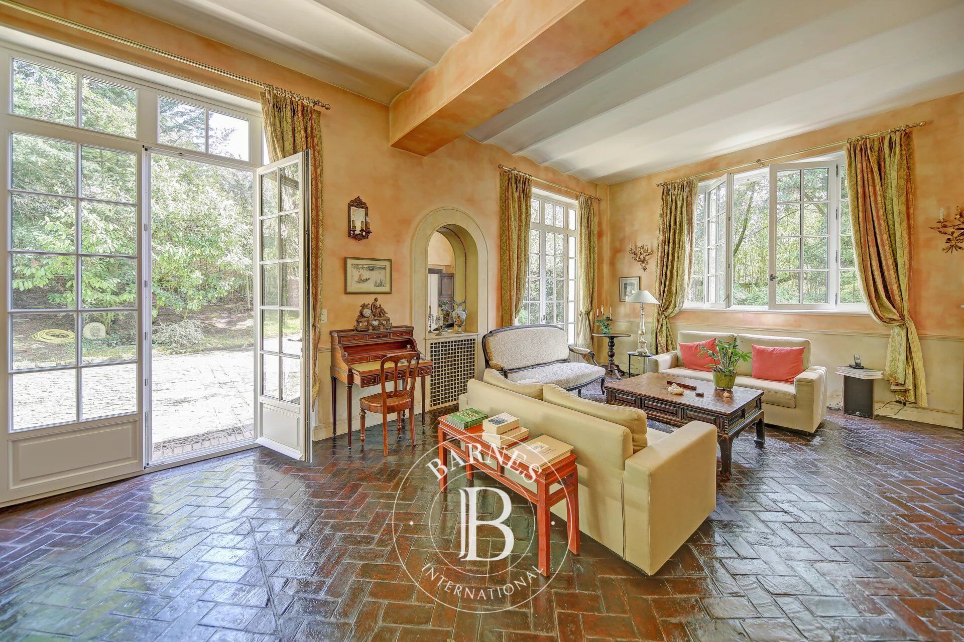 Casa Versailles - picture 1