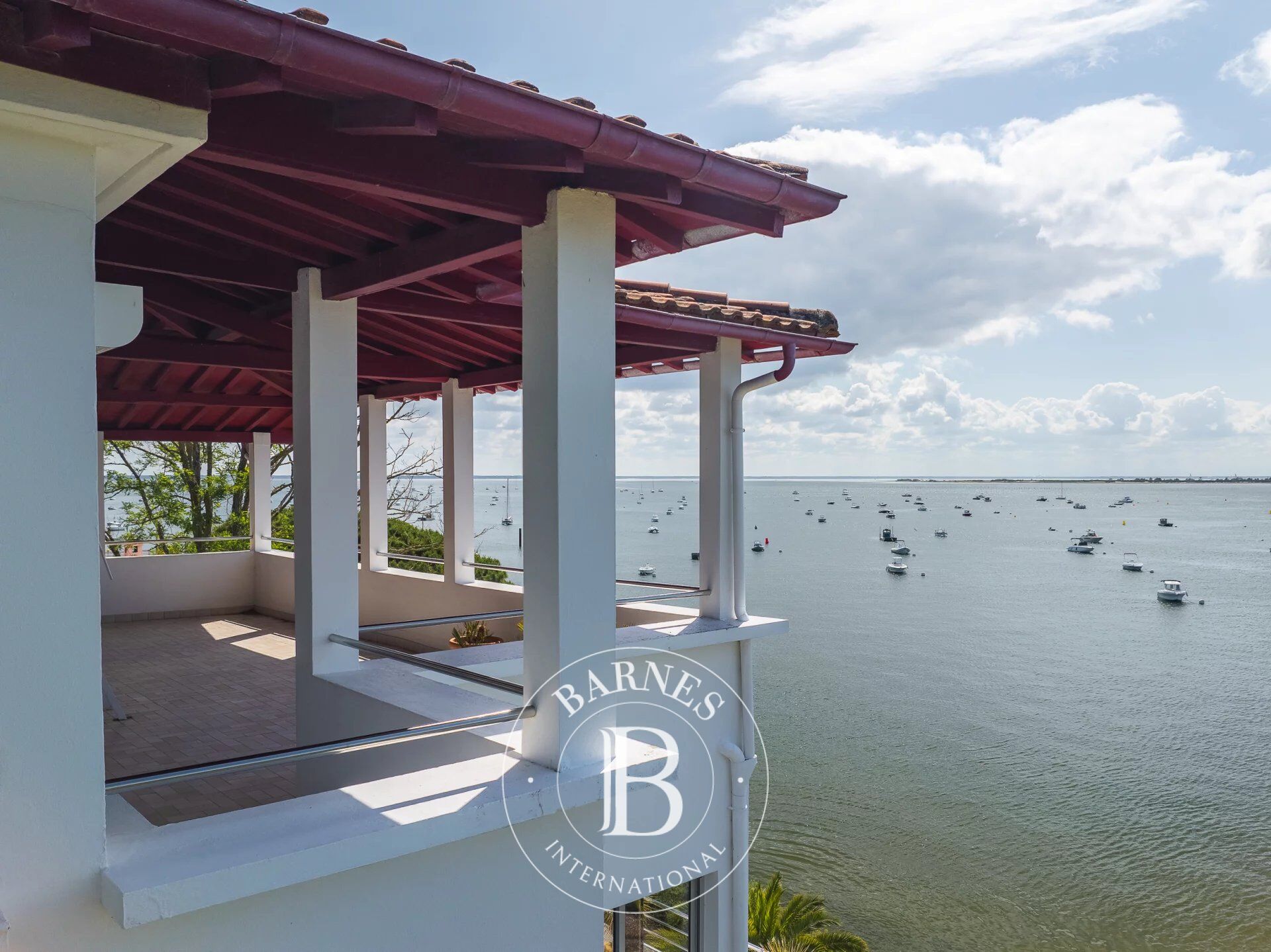 HISTORIC VILLA ON THE FRONT LINE - CAP FERRET - picture 1