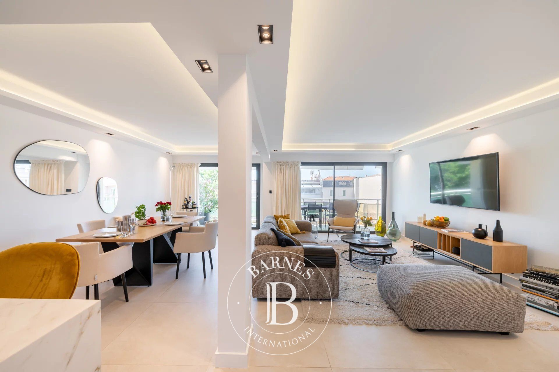 CANNES POINTE CROISETTE - ROOF TERRACE APARTMENT WITH SEA VIEW - 3 BEDROOMS - picture 3