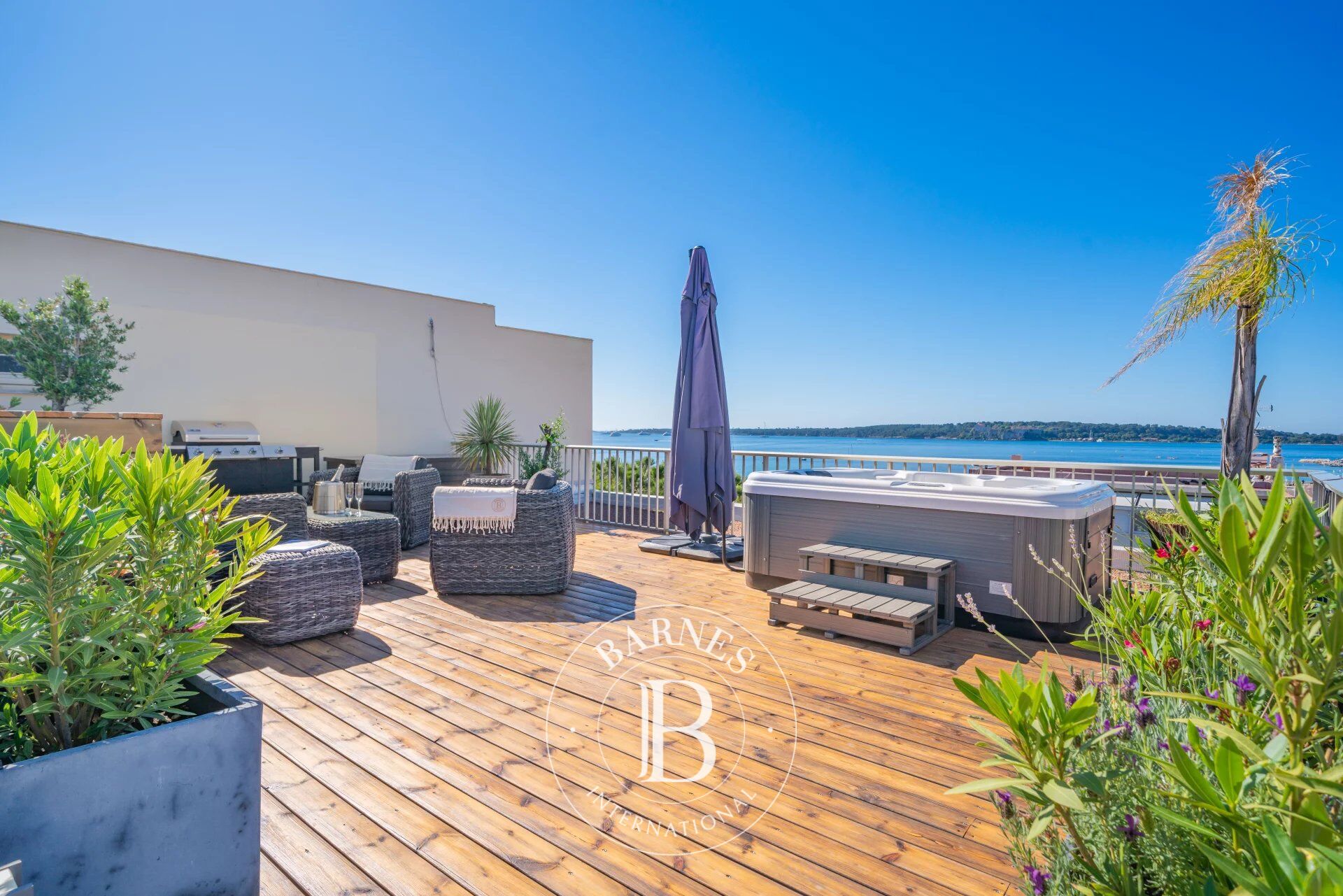 CANNES POINTE CROISETTE - ROOF TERRACE APARTMENT WITH SEA VIEW - 3 BEDROOMS - picture 1