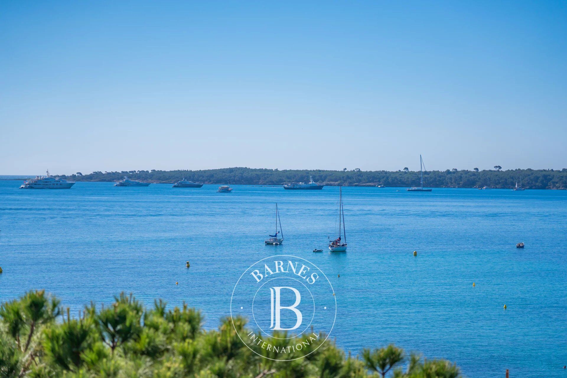 CANNES POINTE CROISETTE - ROOF TERRACE APARTMENT WITH SEA VIEW - 3 BEDROOMS - picture 2