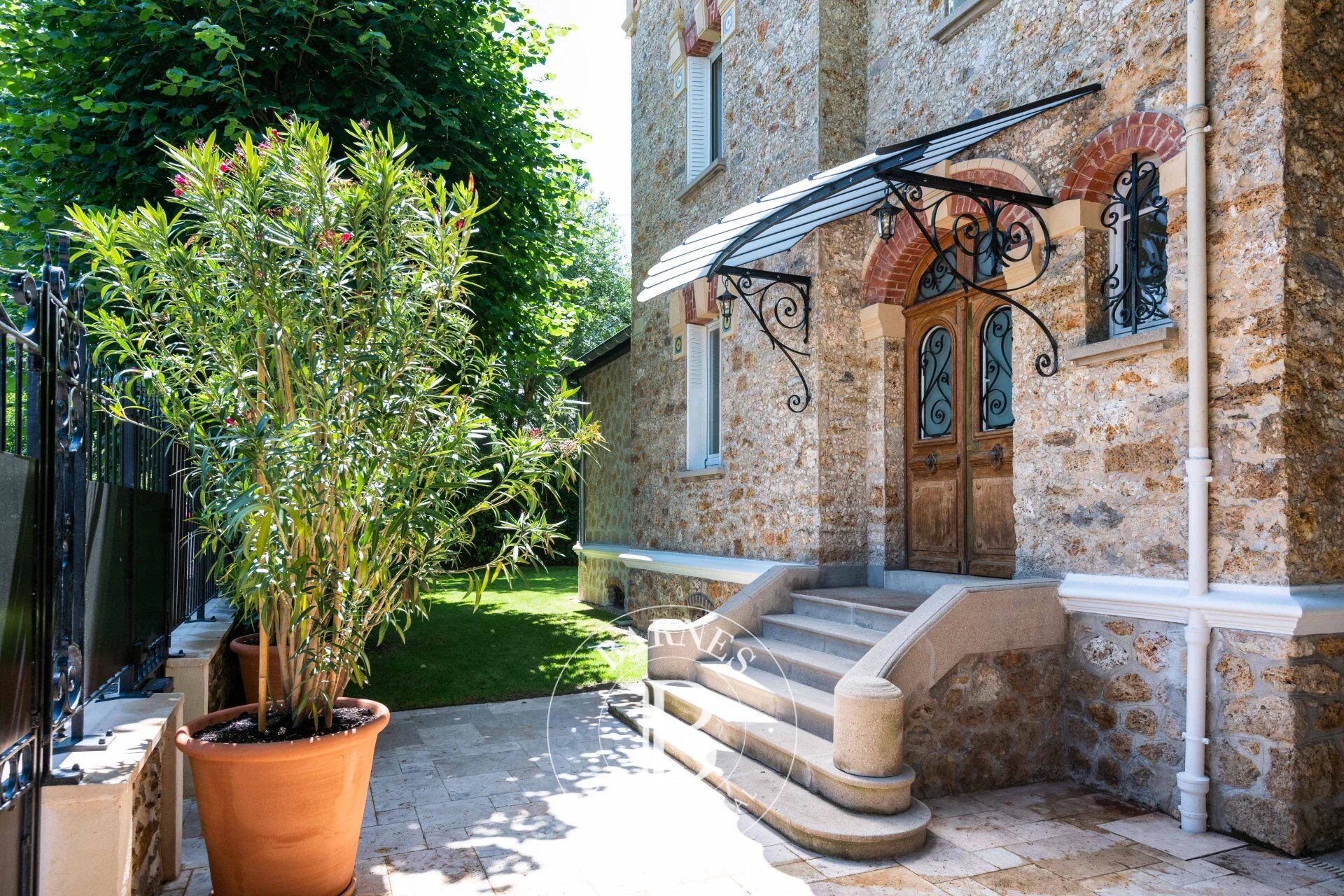 Casa Garches - picture 1