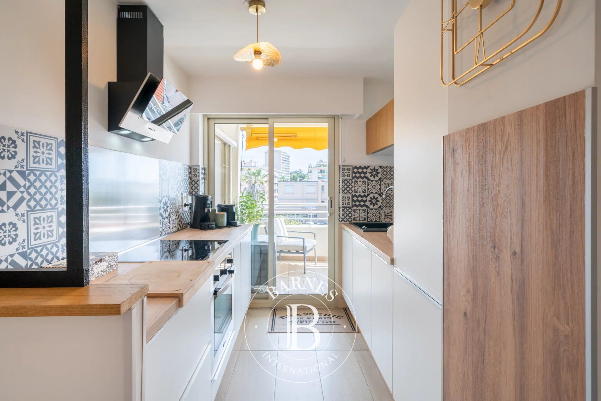 CANNES BAS CROIX DES GARDES - VUE MER - DERNIER ETAGE - TERRASSE - 2 PIÈCES - picture 3