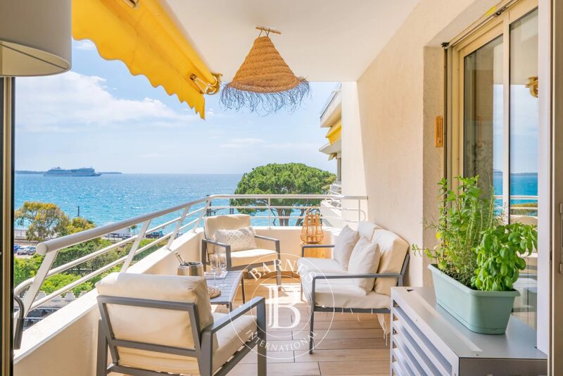 CANNES BAS CROIX DES GARDES - VUE MER - DERNIER ETAGE - TERRASSE - 2 PIÈCES