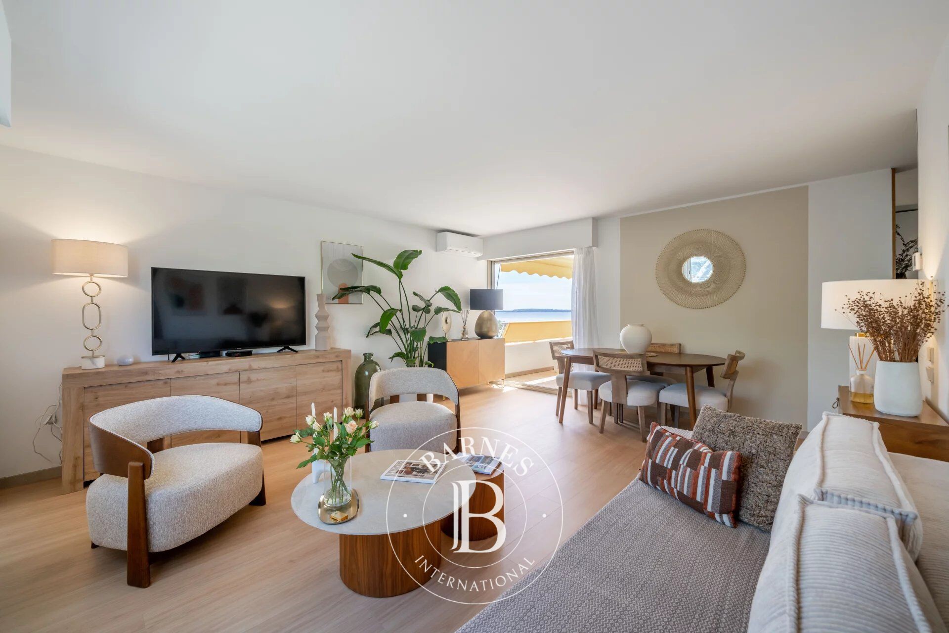 CANNES LOWER CROIX DES GARDES - 2 BEDROOM APARTMENT - SEA VIEW - LAST FLOOR - SWIMMING POOL - picture 2