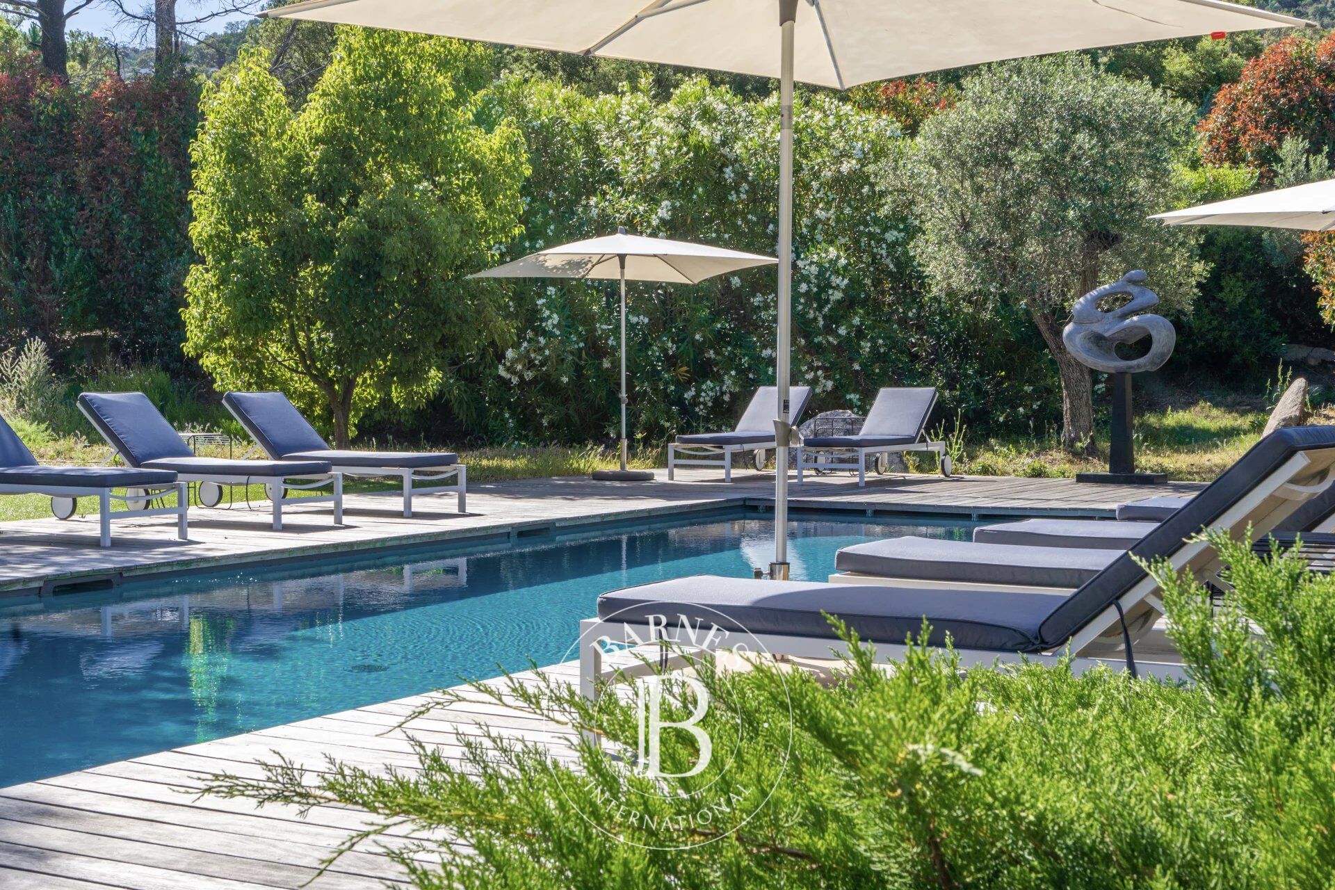 Pinarello, Villa contemporaine 5 chambres avec piscine et vue mer, au cœur du maquis - picture 1