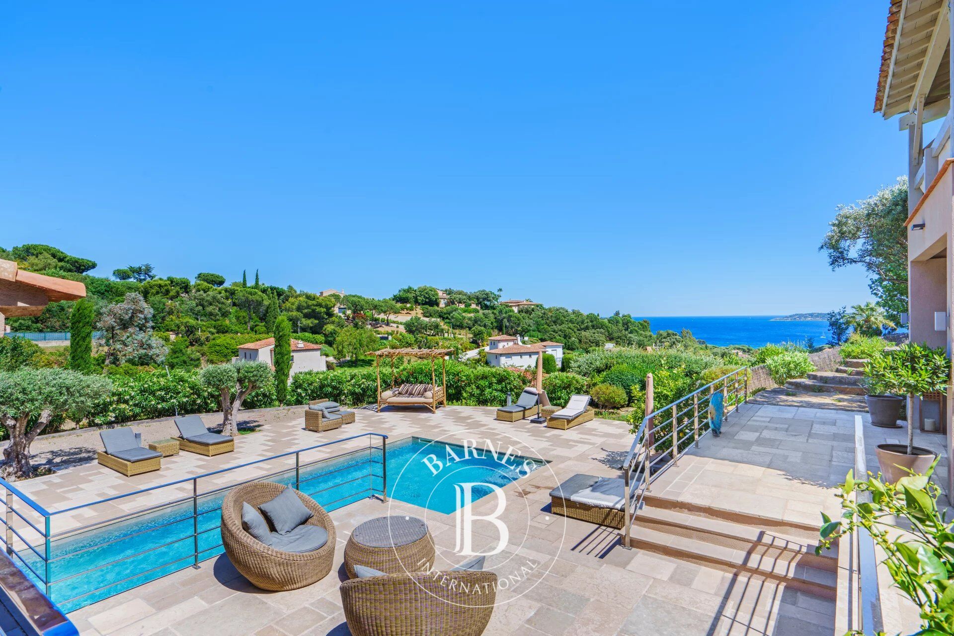 SAINTE MAXIME- DOMAINE CLOS - VILLA VUE MER - picture 1