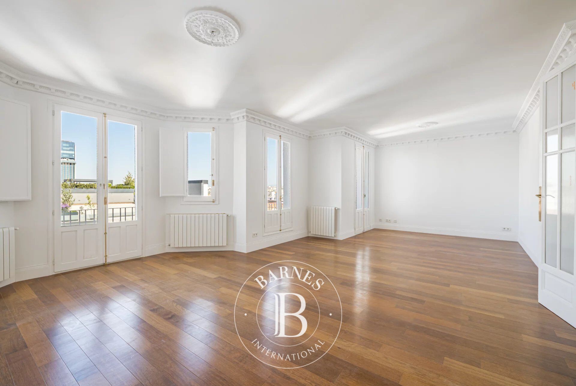 Bright luxury flat to rent in a classic building - picture 3