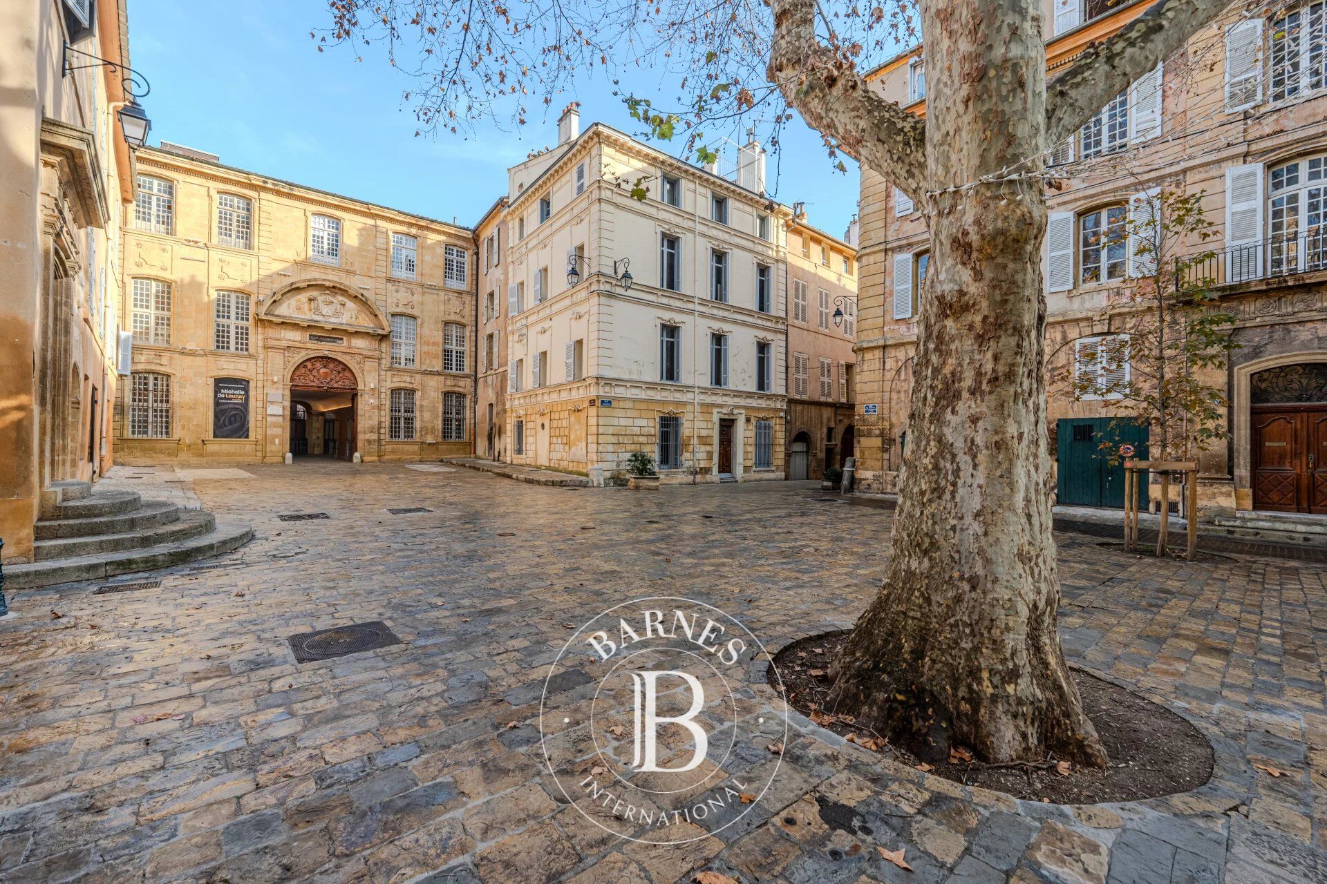 AIX-EN-PROVENCE – HISTORIC CITY CENTRE – 400 SQM PRIVATE MANSION – 5 APARTMENTS OVER 4 LEVELS – TERRACES – REMARKABLE VIEWS - picture 2