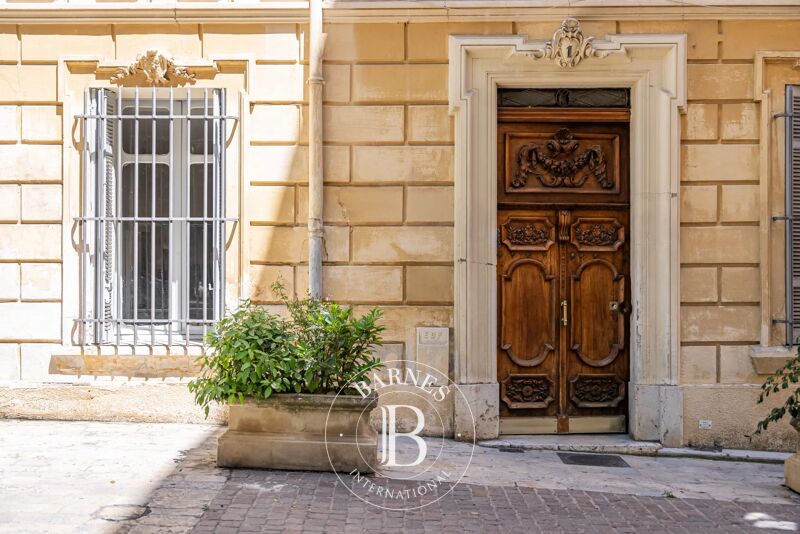 AIX-EN-PROVENCE - CENTRE HISTORIQUE - HOTEL PARTICULIER 400M² - 5 APPARTEMENTS SUR 4 NIVEAUX - TERRASSES - VUE REMARQUABLE